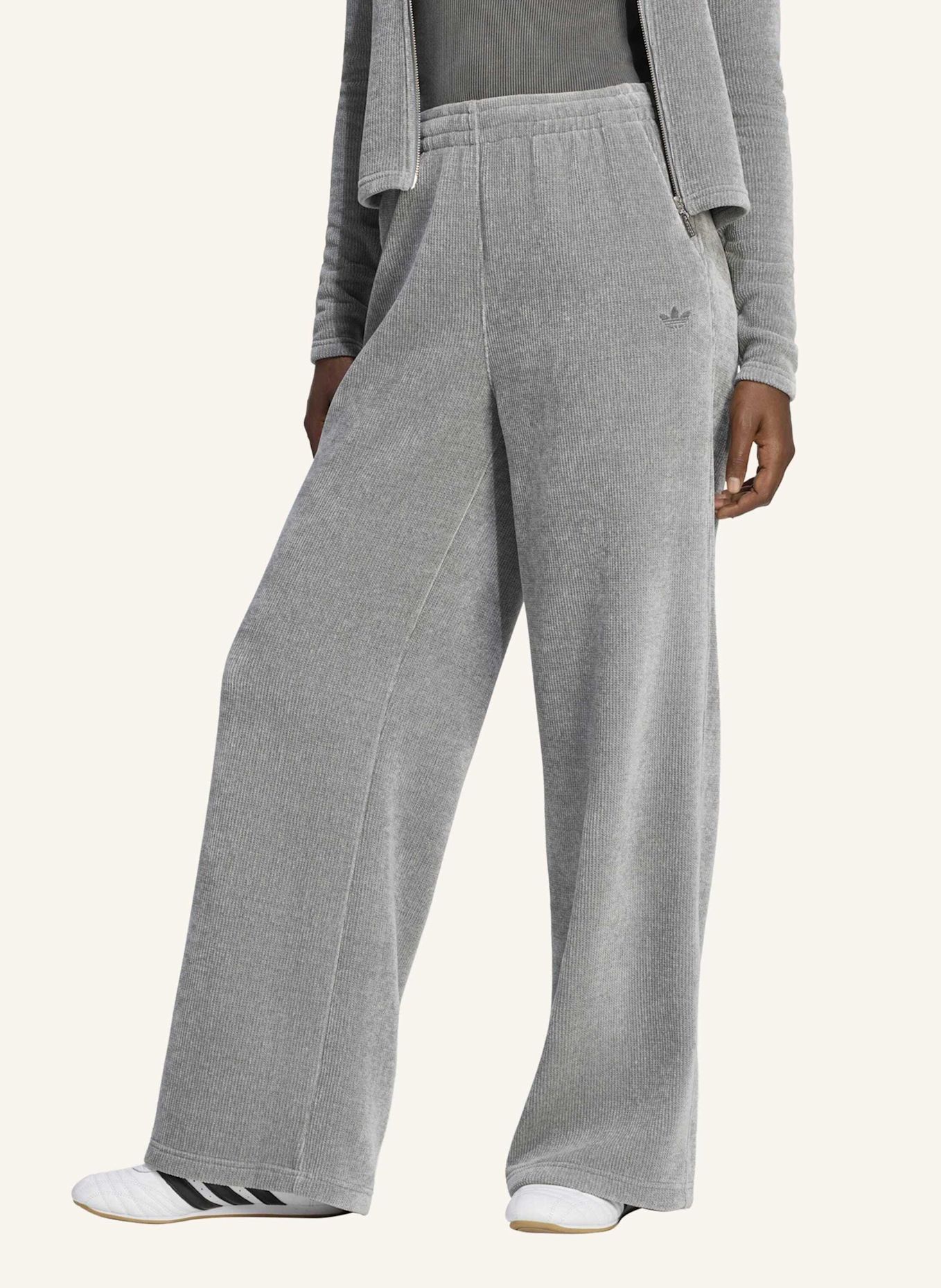 adidas Originals PREM ESS CHENILLE FL WL PANTS: GRAU