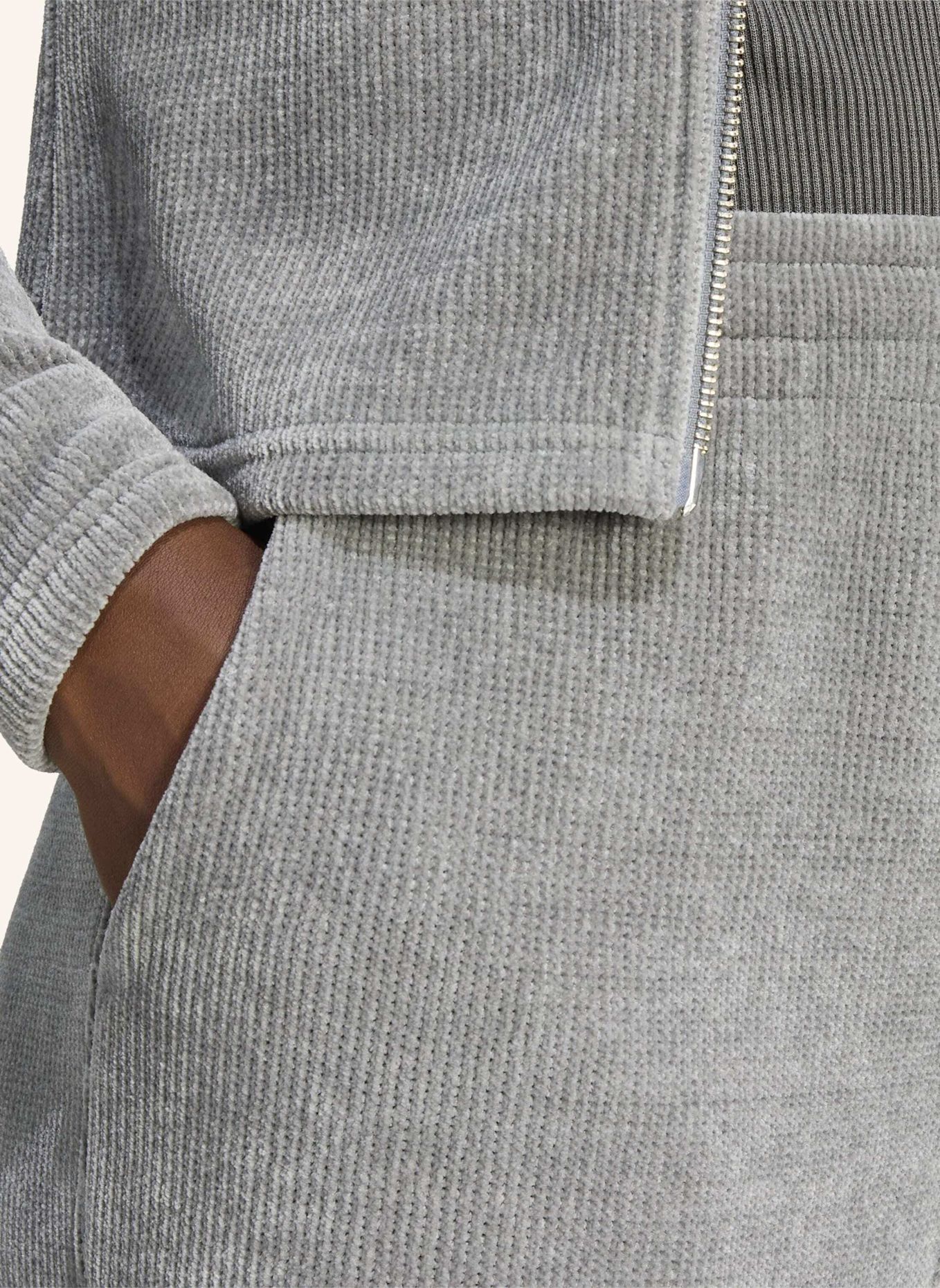 adidas Originals PREM ESS CHENILLE FL WL PANTS: GRAU