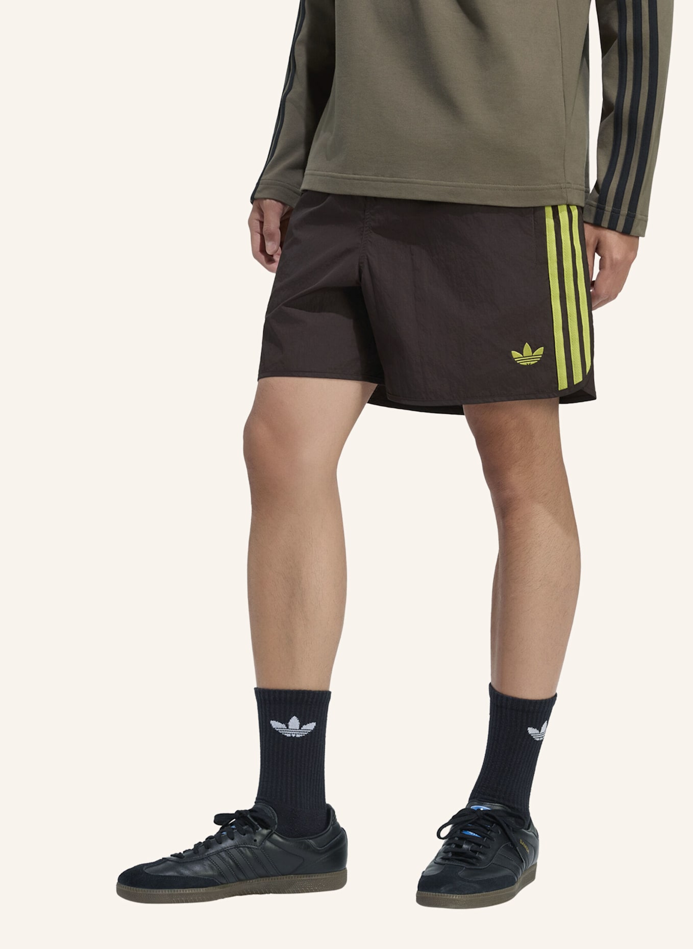 adidas Originals SPRINTER SHORTS: BRAUN/ NEONGRÜN