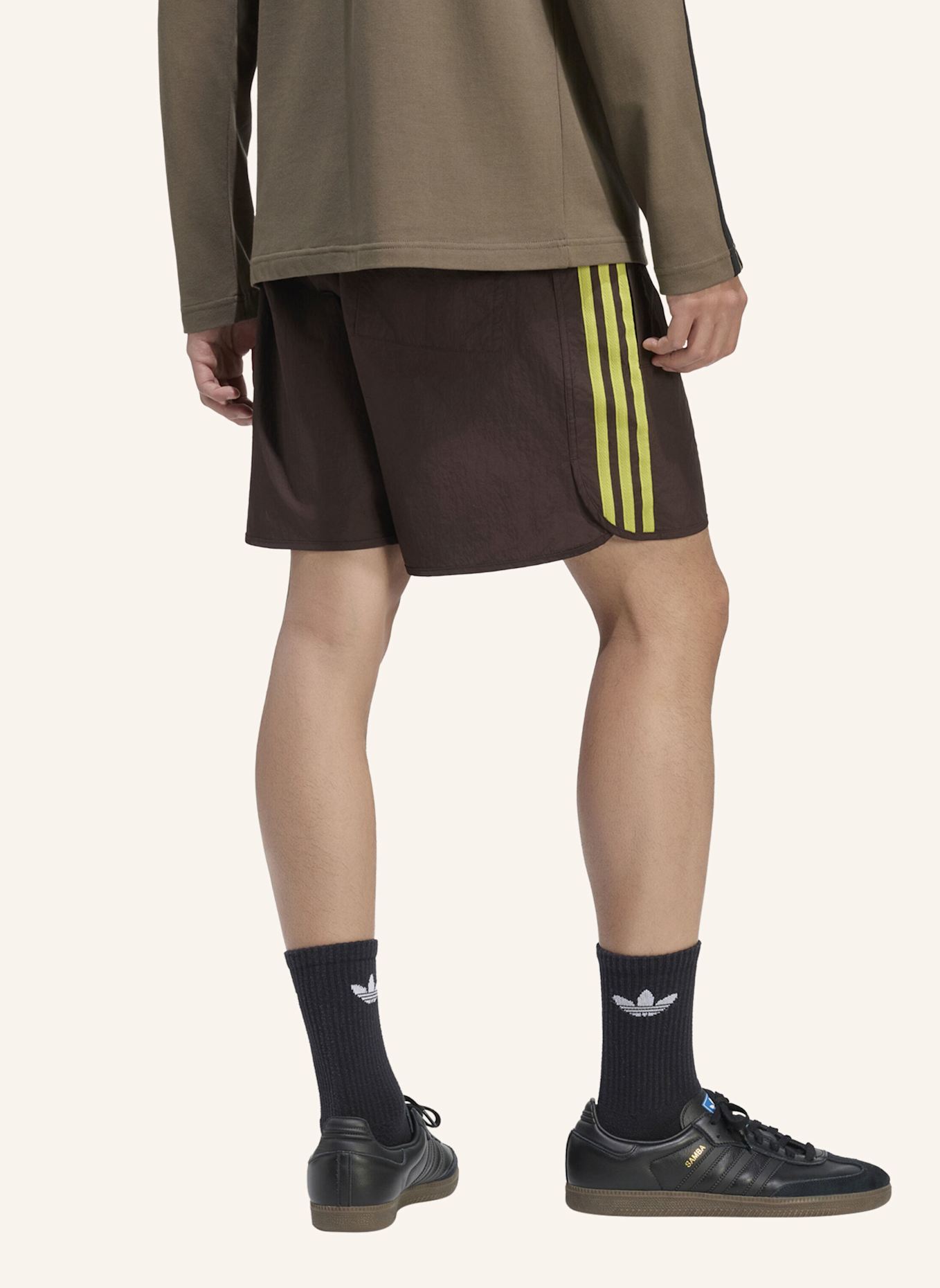 adidas Originals SPRINTER SHORTS: BRAUN/ NEONGRÜN