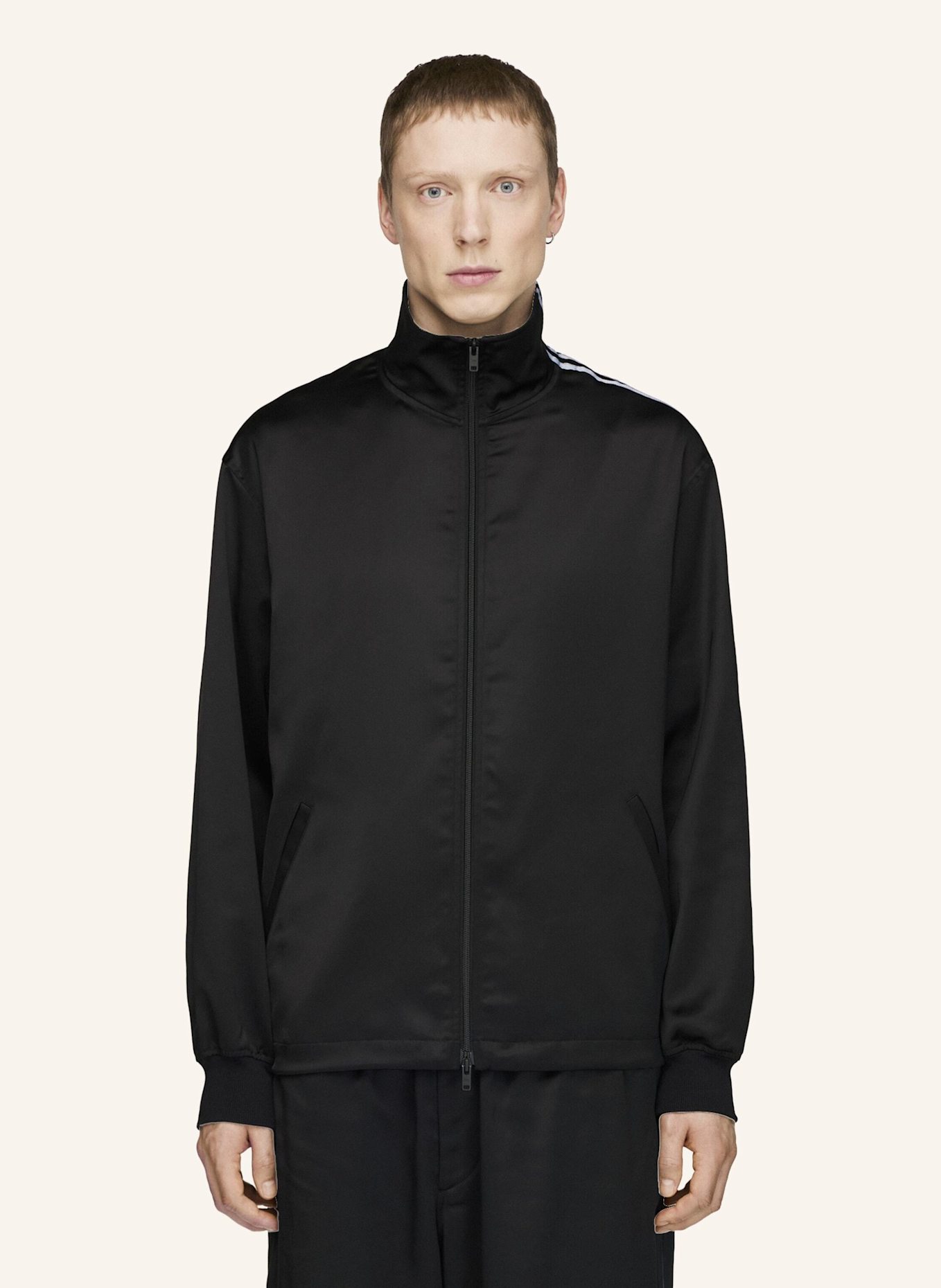 Y-3 Y-3 SATIN GRADIENT 3-STREIFEN TRAININGSJACKE: SCHWARZ