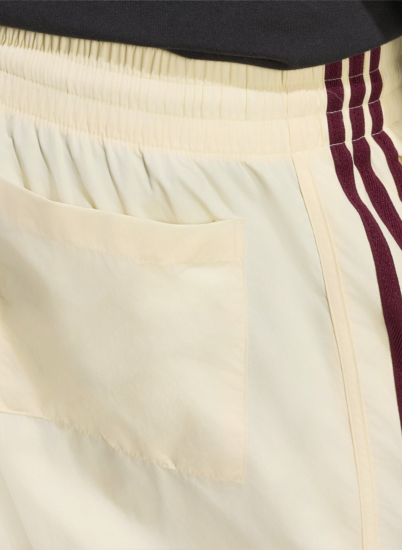 adidas Originals SPRINTER SHORTS: CREME/ ROT