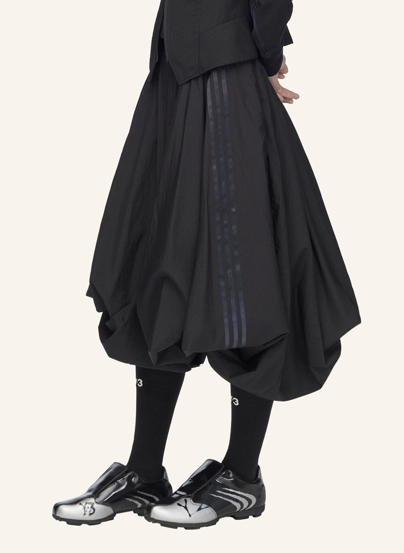 Y-3 Y-3 NYLON BALLONROCK, 3-STREIFEN, FARBVERLAUF: SCHWARZ