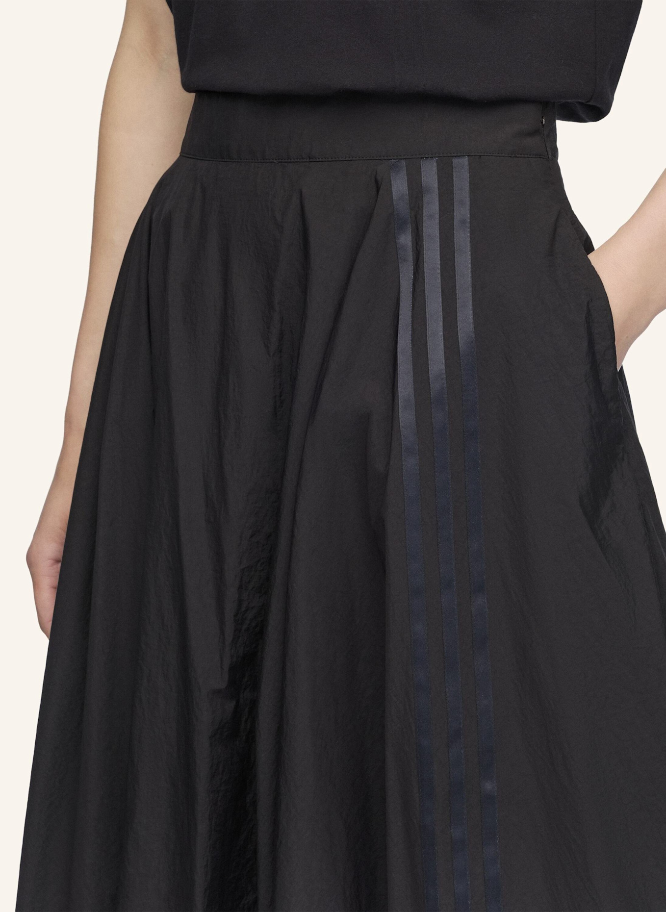Y-3 Y-3 NYLON BALLONROCK, 3-STREIFEN, FARBVERLAUF: SCHWARZ