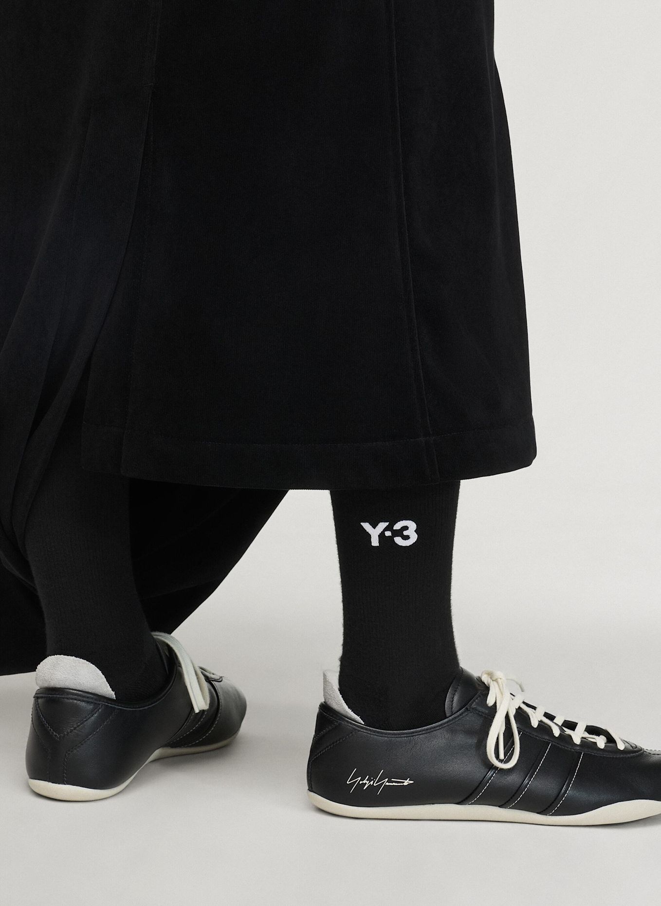 Y-3 Y-3 UTILITY ROCK, CORDSAMT: SCHWARZ