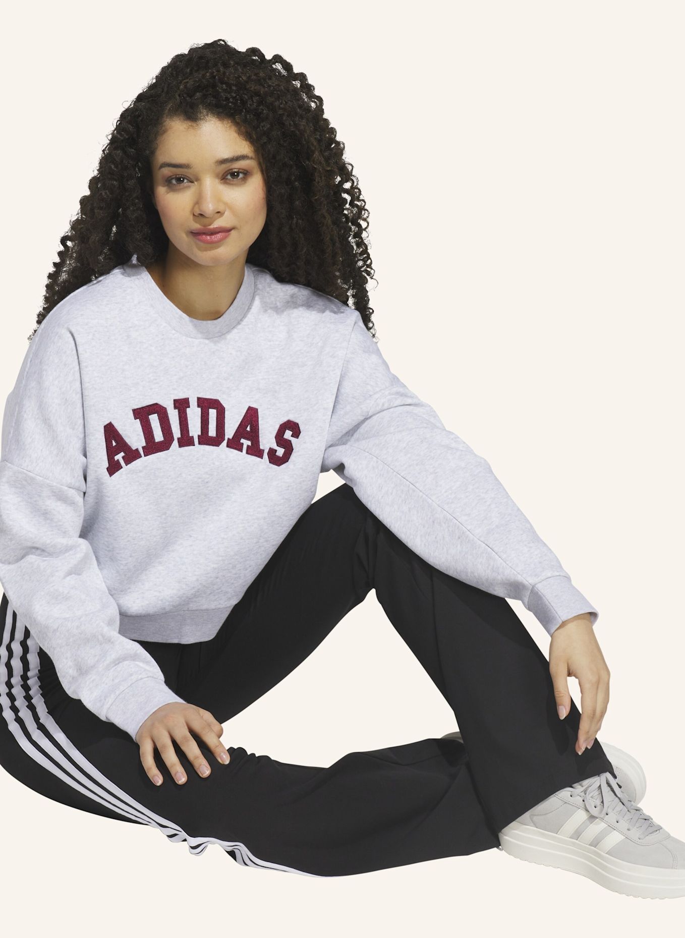 adidas CHENILLE LOGO GRAFIK SWEATSHIRT: GRAU