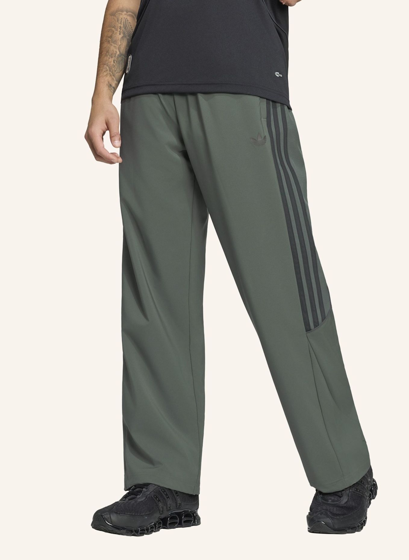 adidas Originals TEAMGEIST 26 TRAININGSHOSE: SCHWARZ