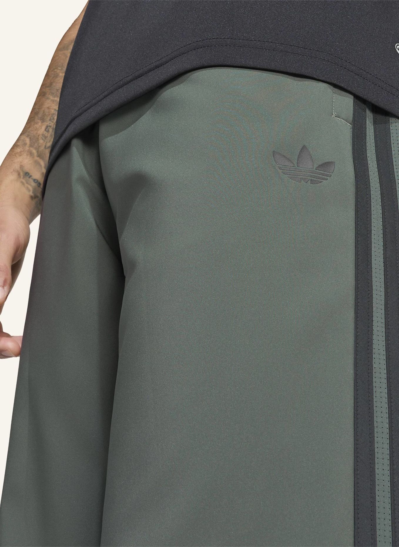 adidas Originals TEAMGEIST 26 TRAININGSHOSE: SCHWARZ