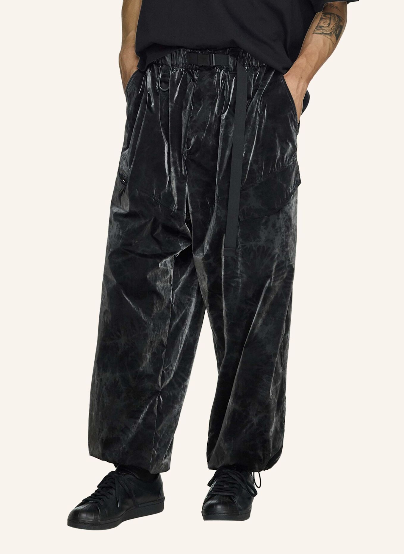 Y-3 Y-3 MARBLE NYLON HOSE, SCHMAL ZULAUFEND: SCHWARZ