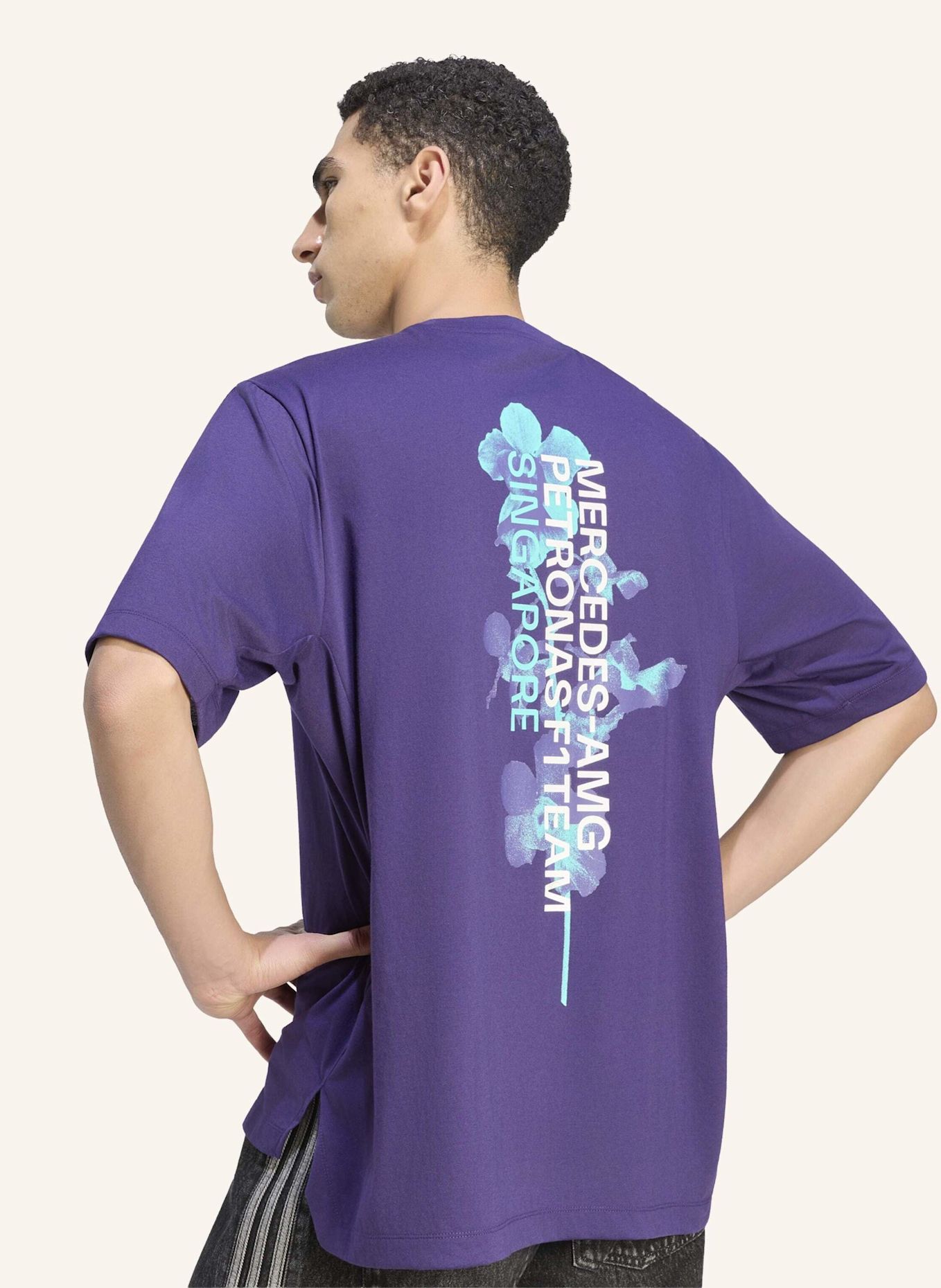adidas MERCEDES AMG PETRONAS FORMULA 1 TEAM VANDA BLOOM T-SHIRT: LILA