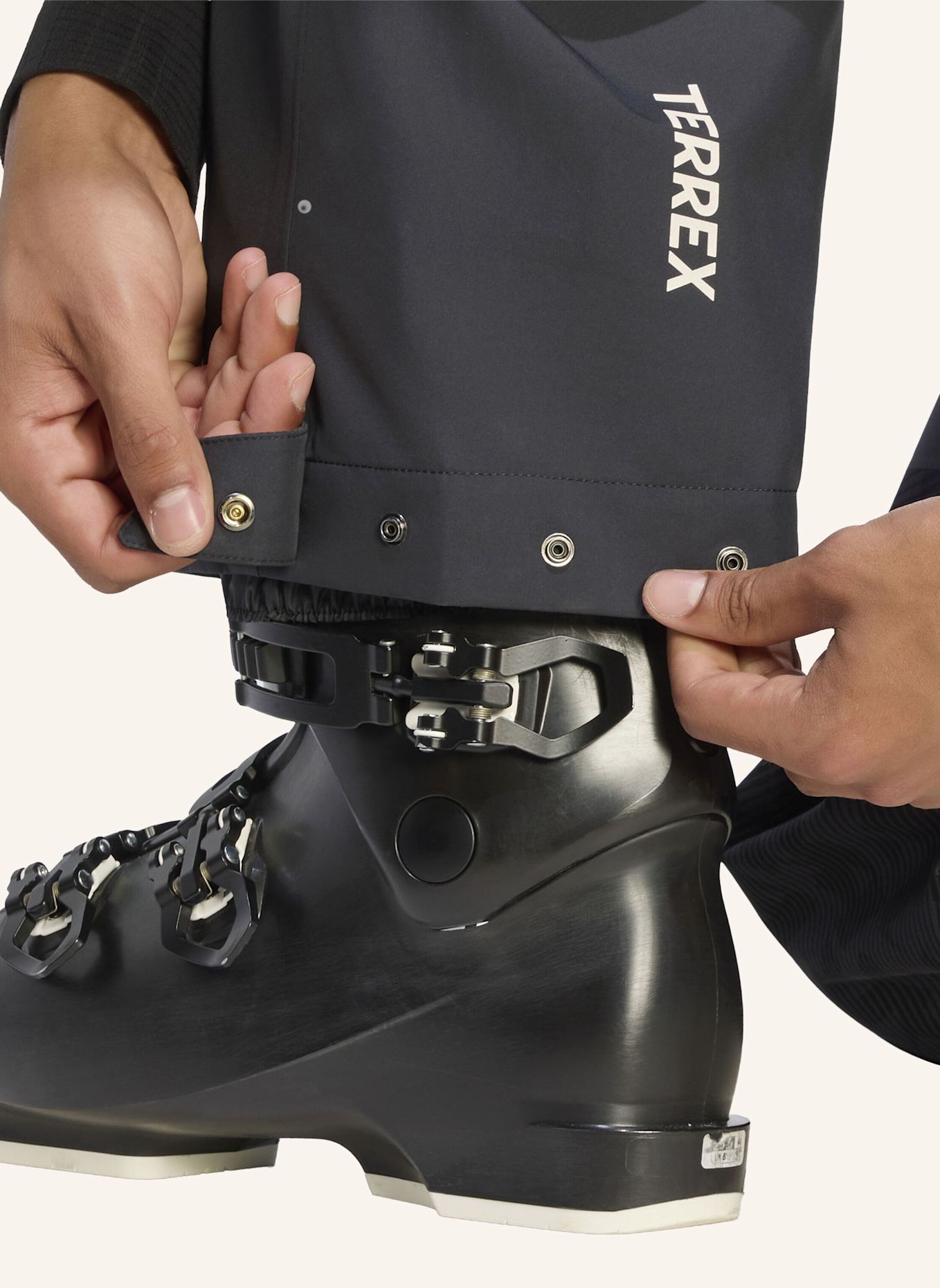 adidas TERREX TERREX XPERIOR HYBRID LATZHOSE, PRIMEKNIT, CLIMAPROOF+: SCHWARZ