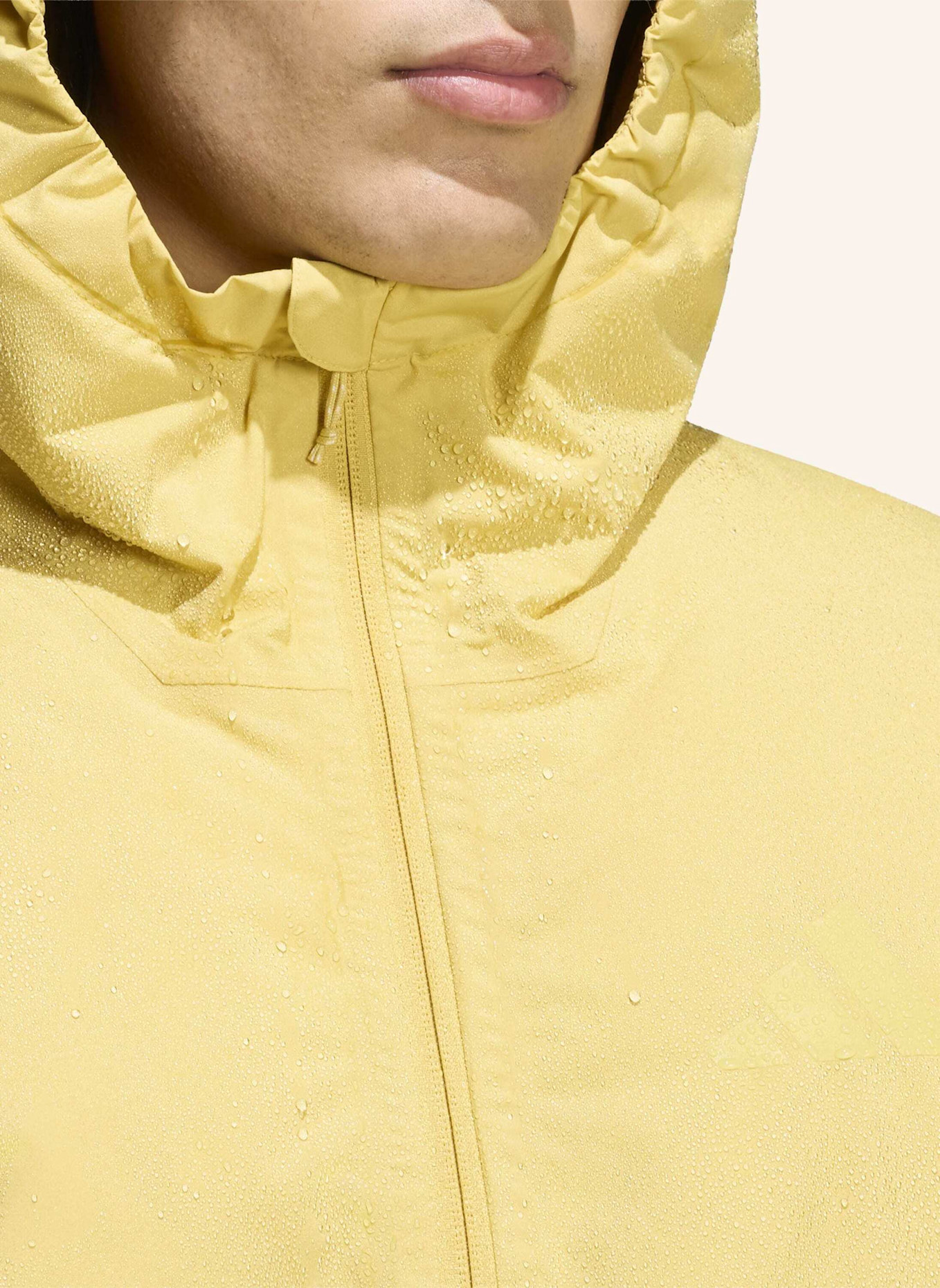 adidas TERREX TERREX MULTI ESSENTIALS CLIMAPROOF KAPUZENJACKE, ISOLIEREND: BEIGE