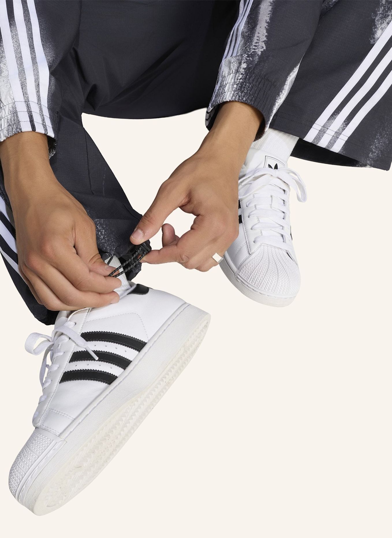 adidas Originals ADILENIUM 6 TRAININGSHOSE: SCHWARZ