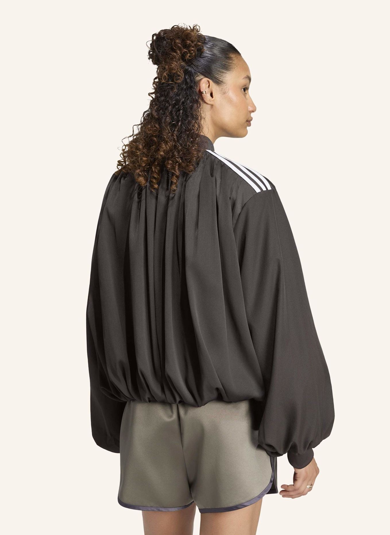 adidas Originals ORIGINALS JACKE, SATIN, PLISSIERT: BRAUN