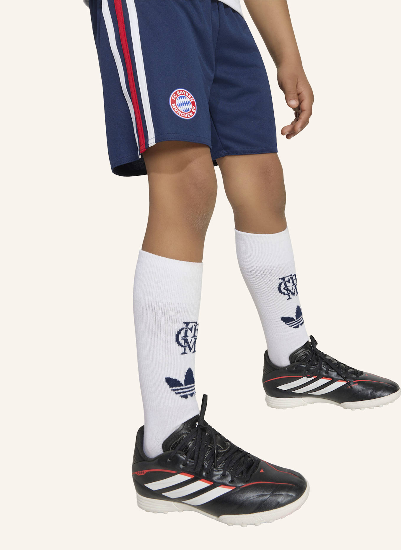 adidas FC BAYERN MÜNCHEN 26/27 KIDS AUSWÄRTSSET: WEISS