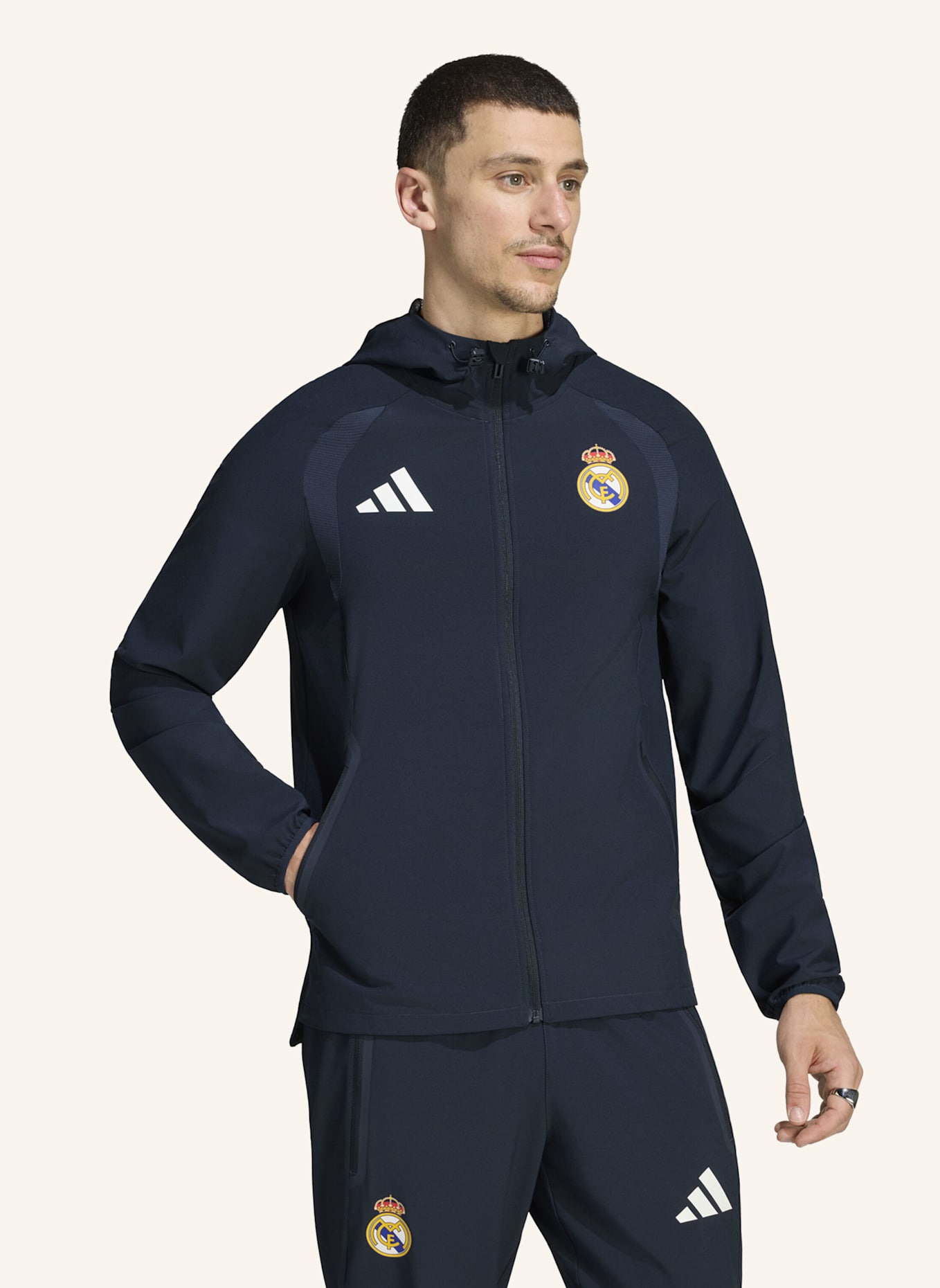 adidas REAL MADRID TIRO TRAVEL WINDBREAKER, DURCHGEHENDER REISSVERSCHLUSS: BLAU