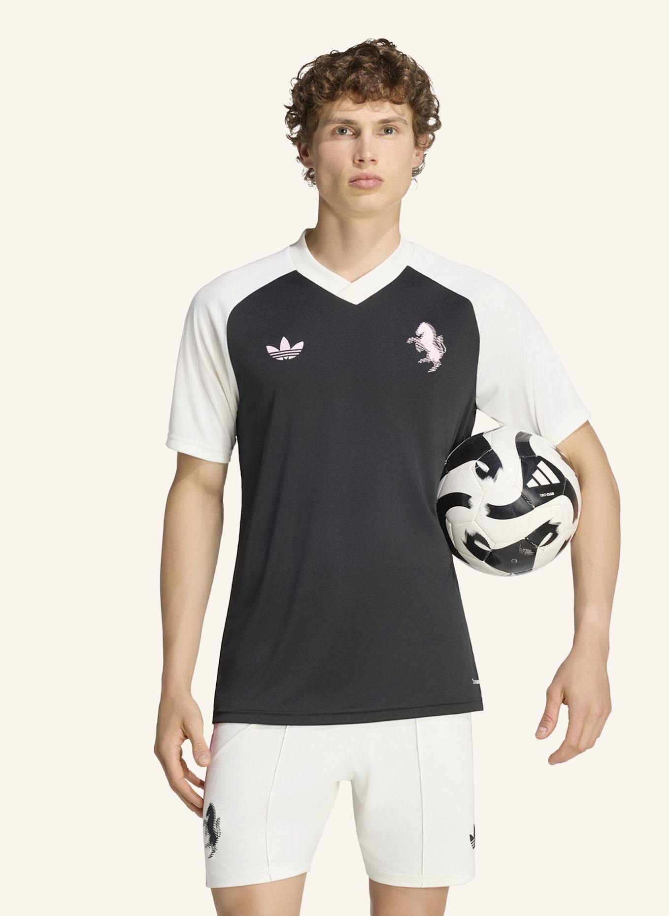 adidas JUVENTUS TURIN 26/27 PRE-MATCH AUSWÄRTSTRIKOT: SCHWARZ/ WEISS