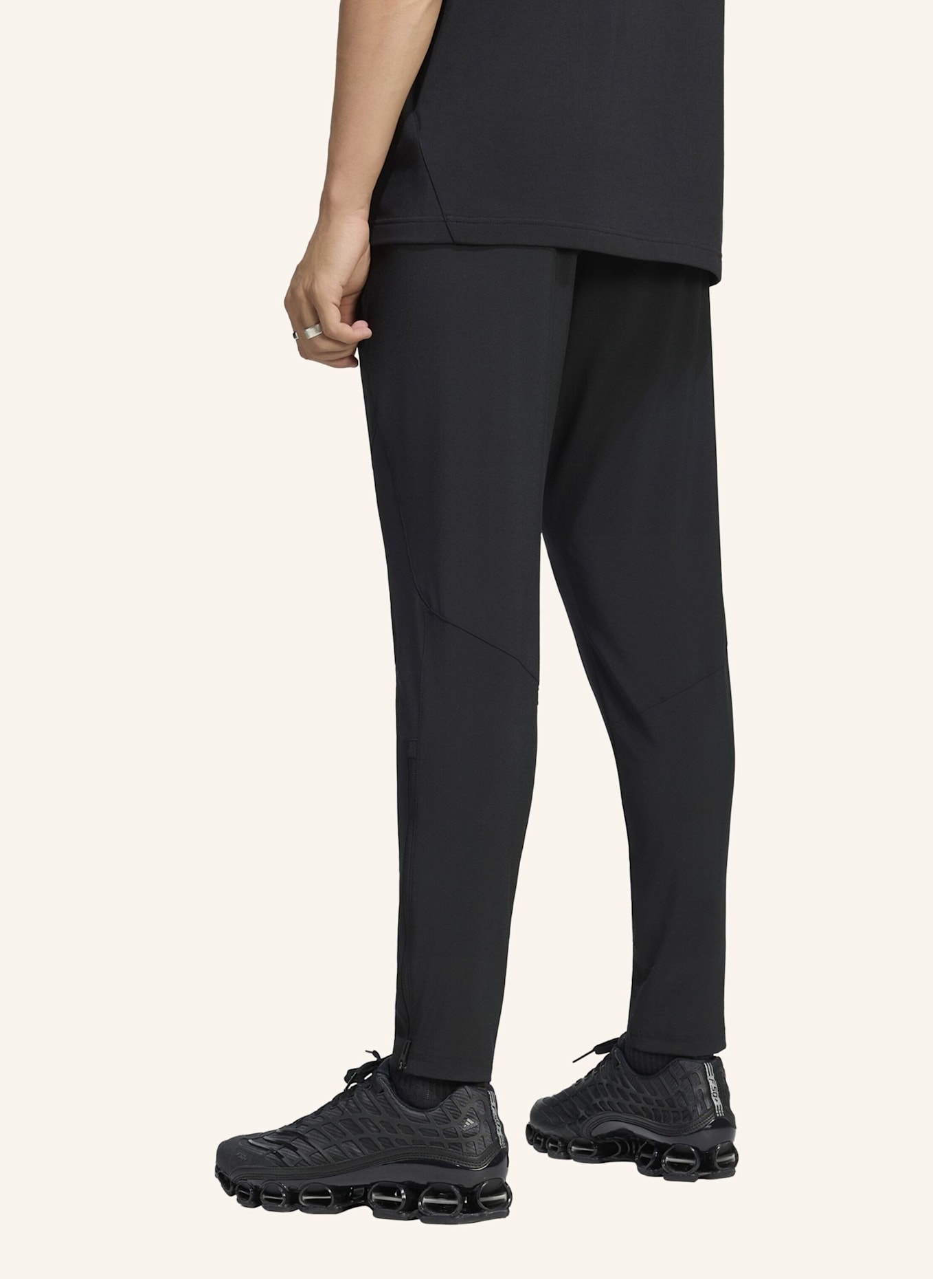 adidas OLYMPIQUE LYON TIRO REISEHOSE: SCHWARZ