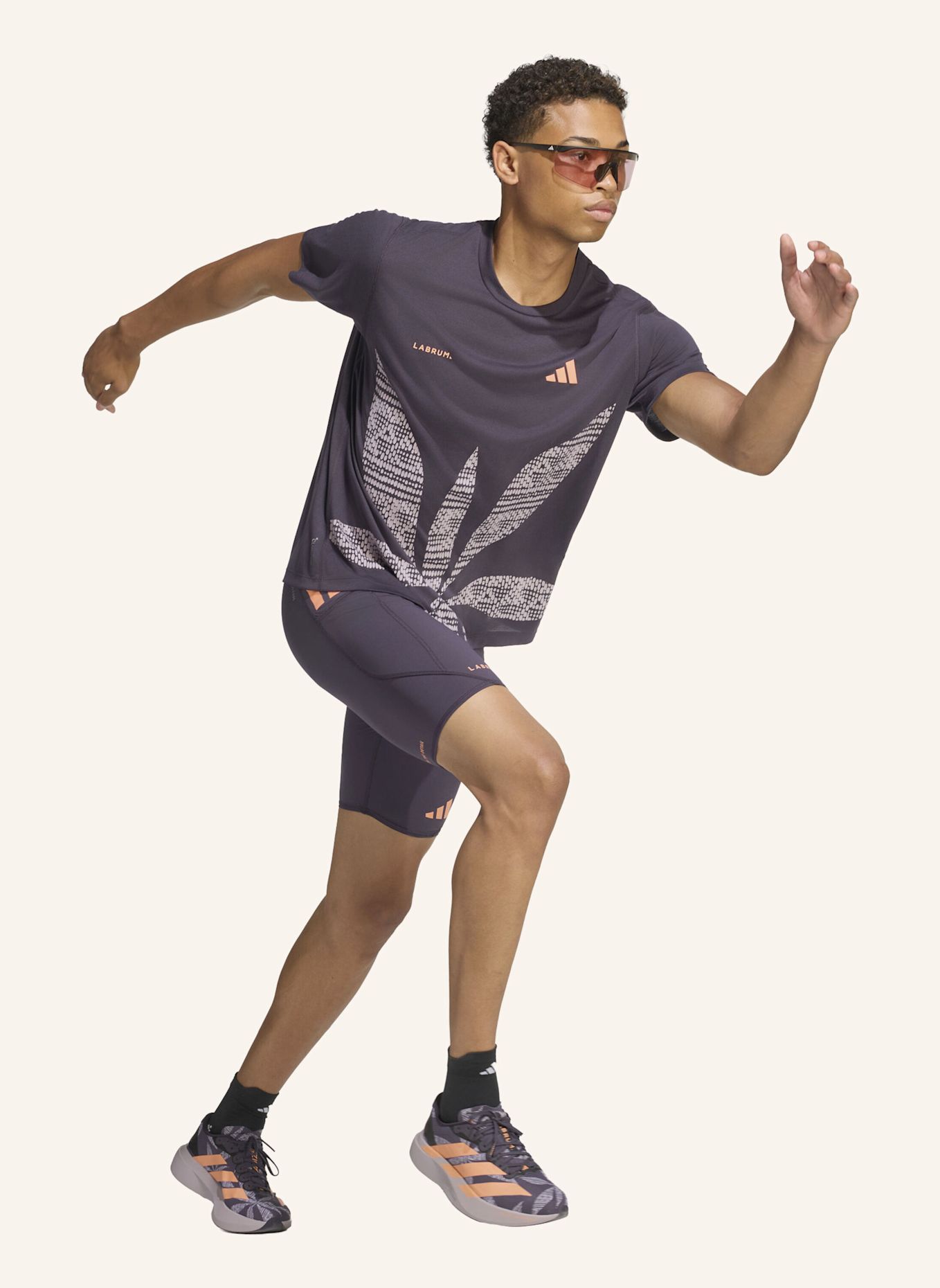 adidas ADIDAS RUNNING X LABRUM T-SHIRT: SCHWARZ