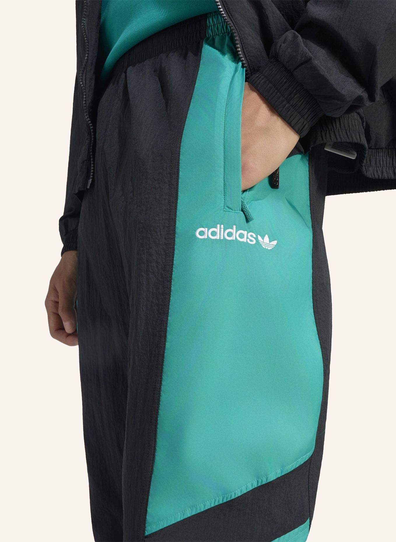 adidas FC LIVERPOOL EQT TRAININGSHOSE: SCHWARZ / GRÜN