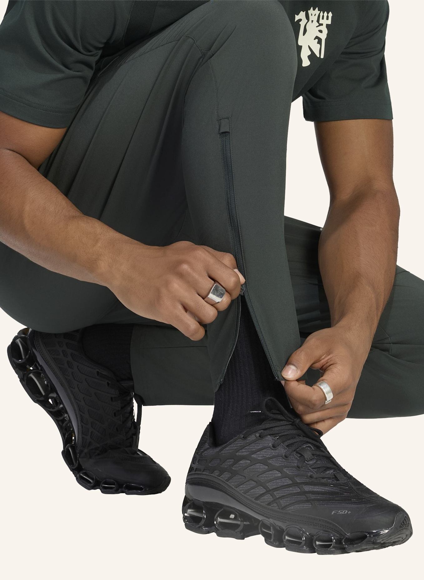 adidas MANCHESTER UNITED TIRO TECH HOSE: GRÜN
