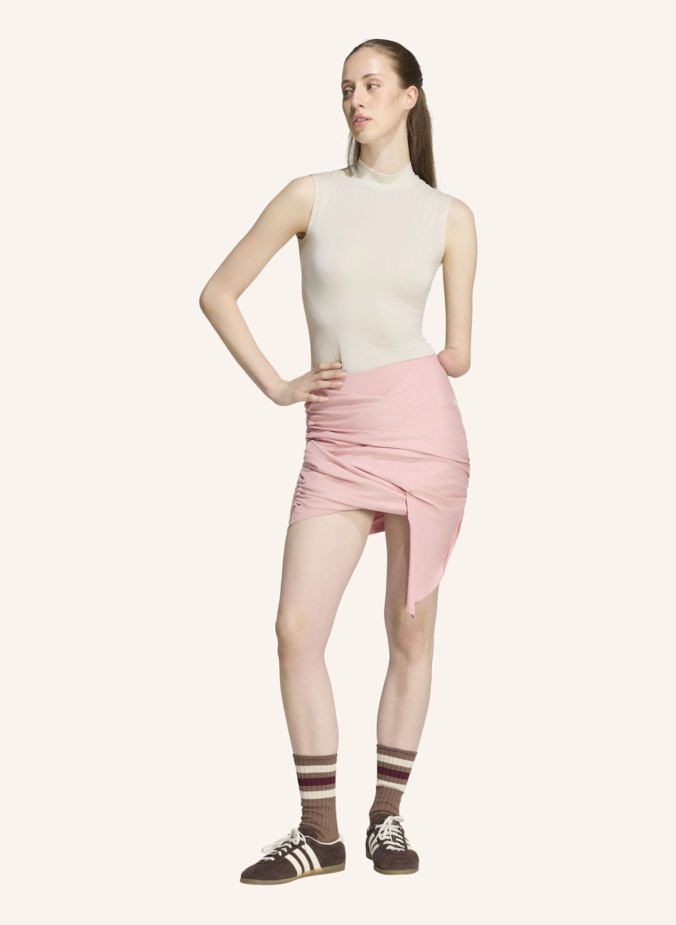 adidas Originals ADIDAS ORIGINALS BY JENNIE ONESIE, ÄRMELLOS, TRANSPARENT: GRAU