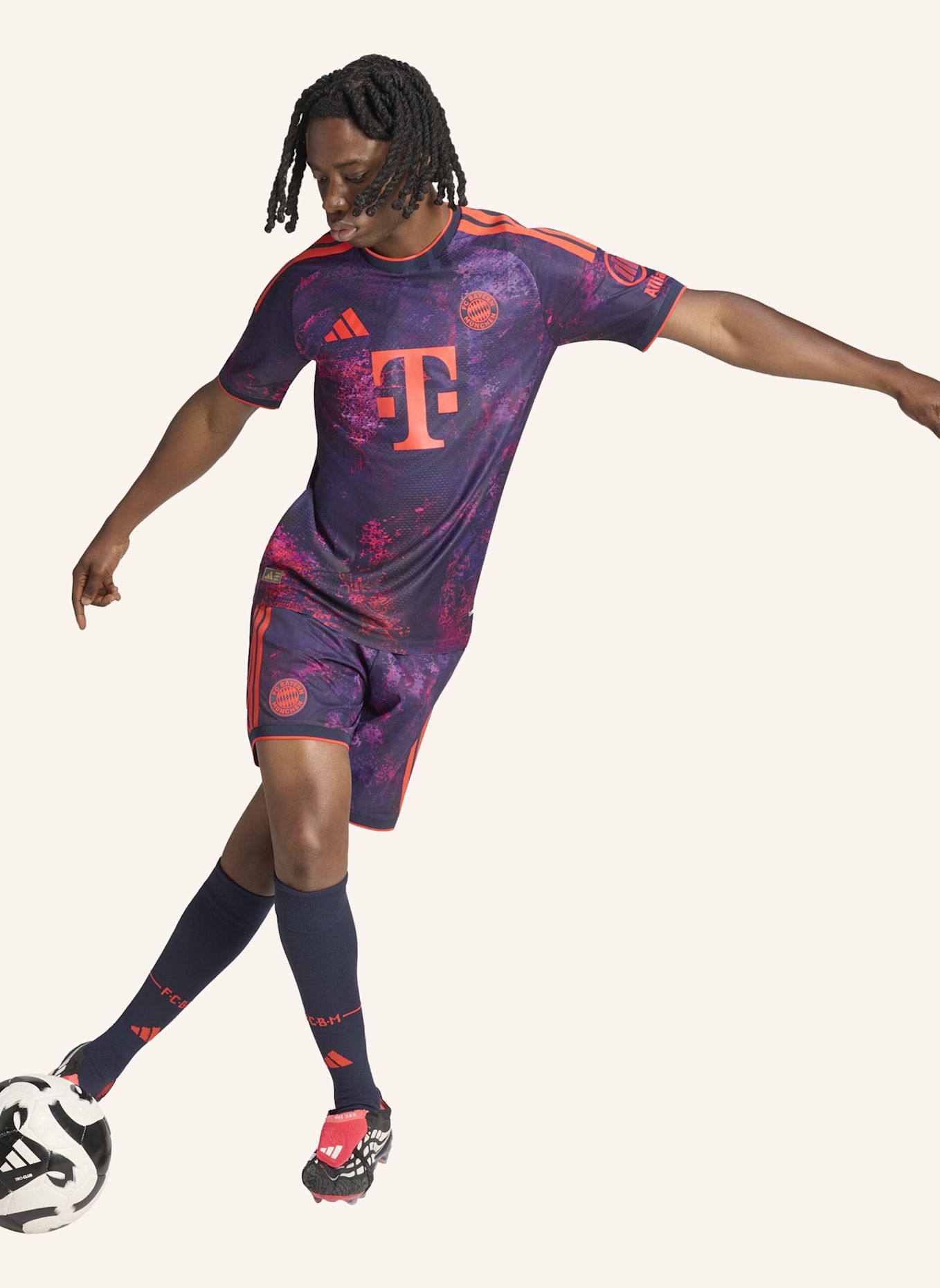 adidas FC BAYERN MÜNCHEN 26/27 AUTHENTIC AUSWEICHTRIKOT: NEONLILA / NEONROT / NEONROSA