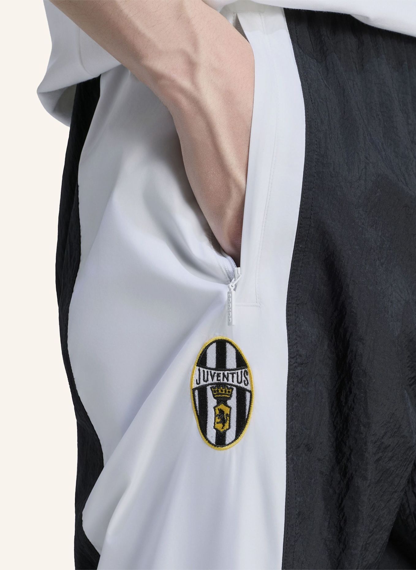 adidas JUVENTUS TURIN EQT TRAININGSHOSE: SCHWARZ