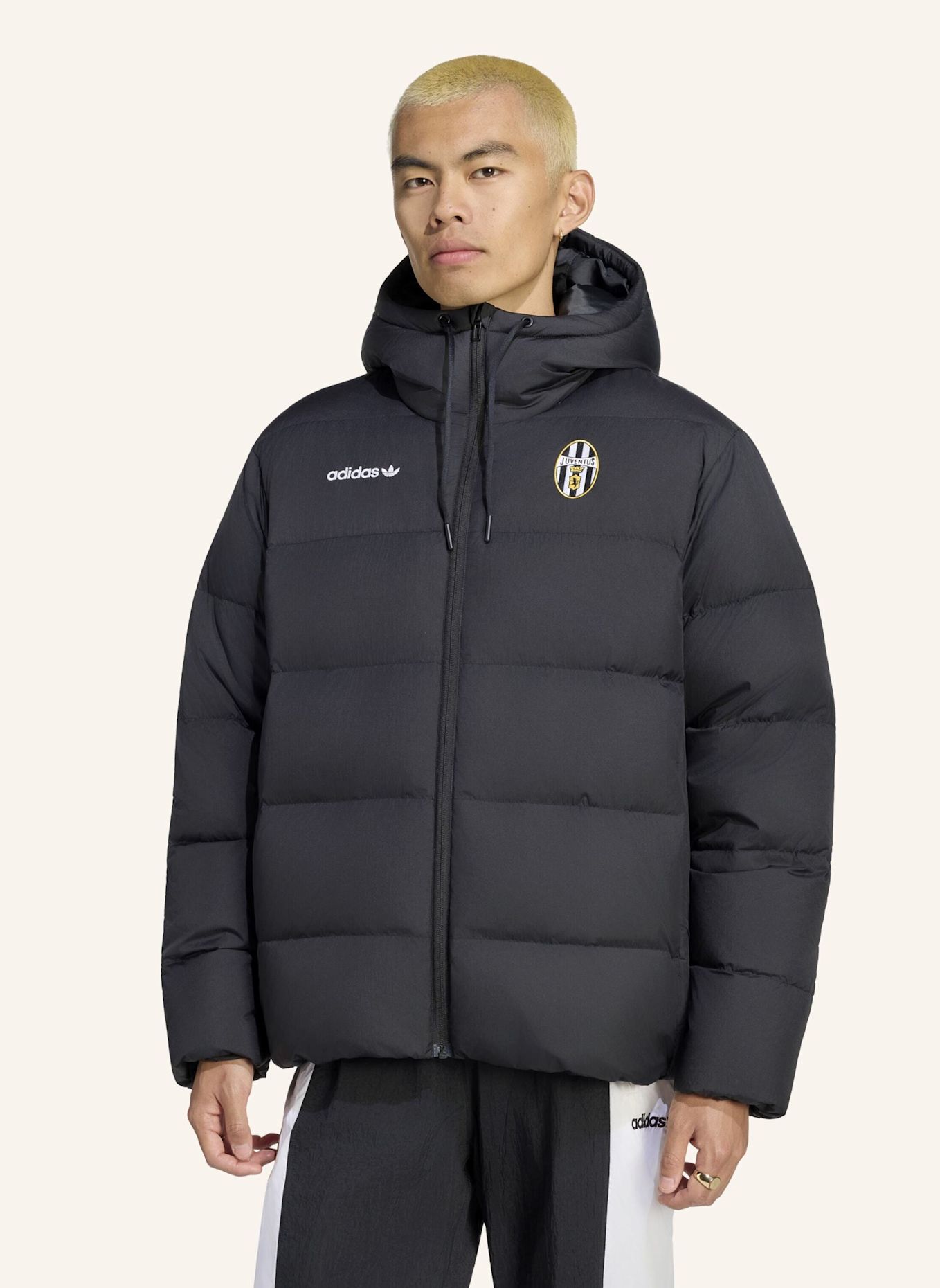 adidas JUVENTUS TURIN CLIMAWARM 3-STREIFEN PUFFER JACKE, KAPUZE: SCHWARZ