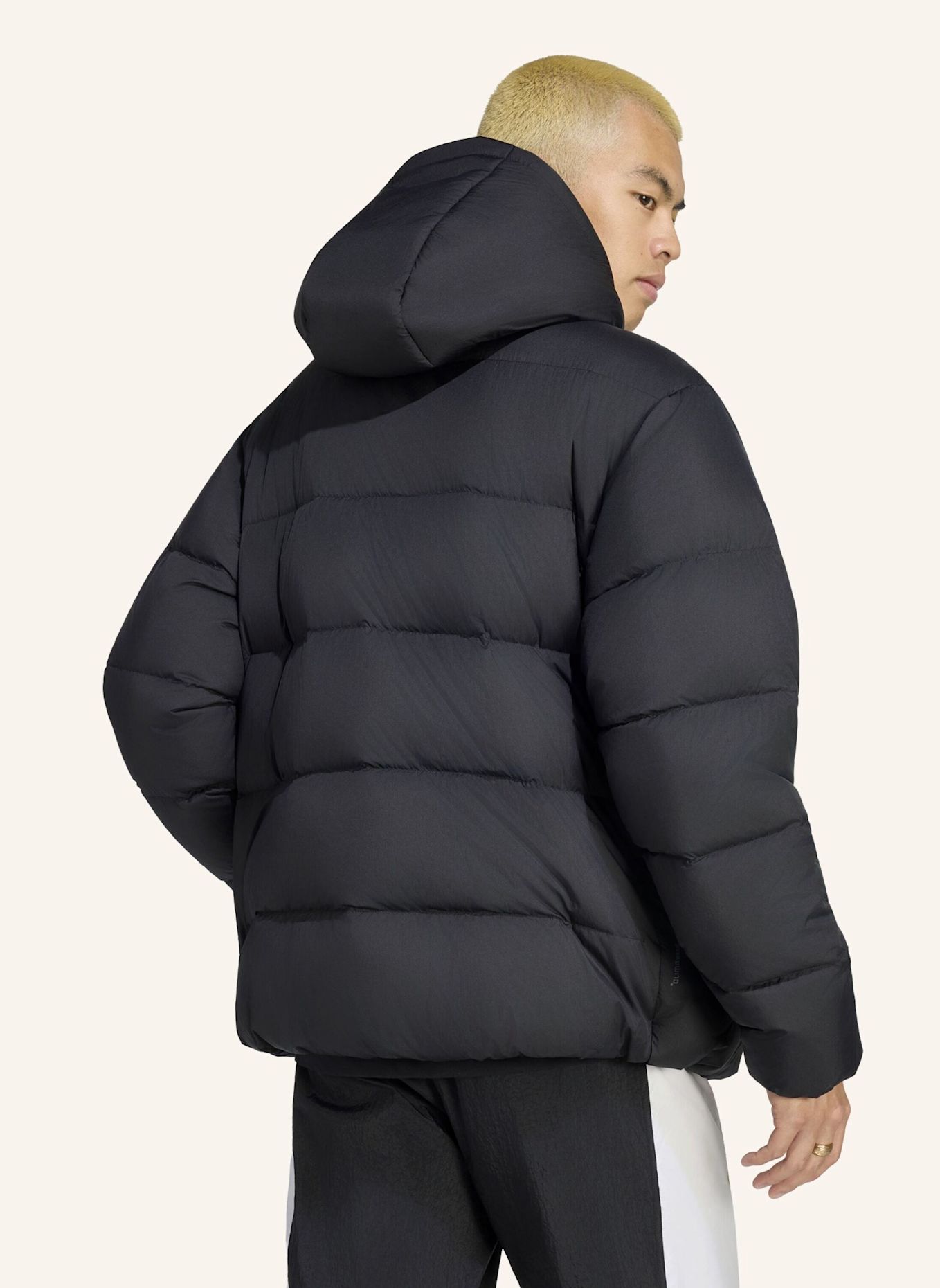 adidas JUVENTUS TURIN CLIMAWARM 3-STREIFEN PUFFER JACKE, KAPUZE: SCHWARZ
