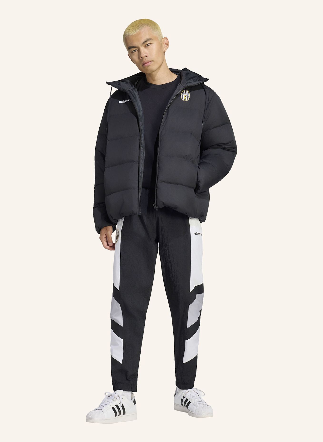 adidas JUVENTUS TURIN CLIMAWARM 3-STREIFEN PUFFER JACKE, KAPUZE: SCHWARZ