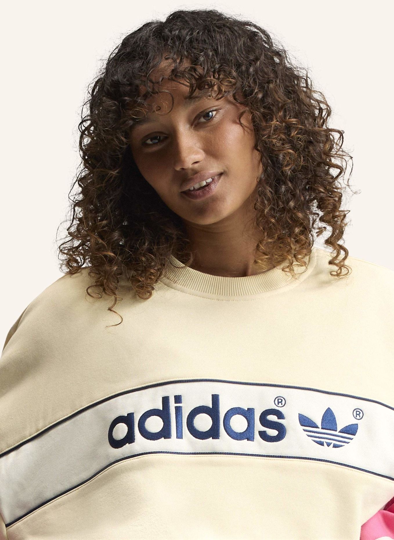 adidas Originals ADISIGNATURE NY SWEATSHIRT, RUNDHALSAUSSCHNITT: CREME