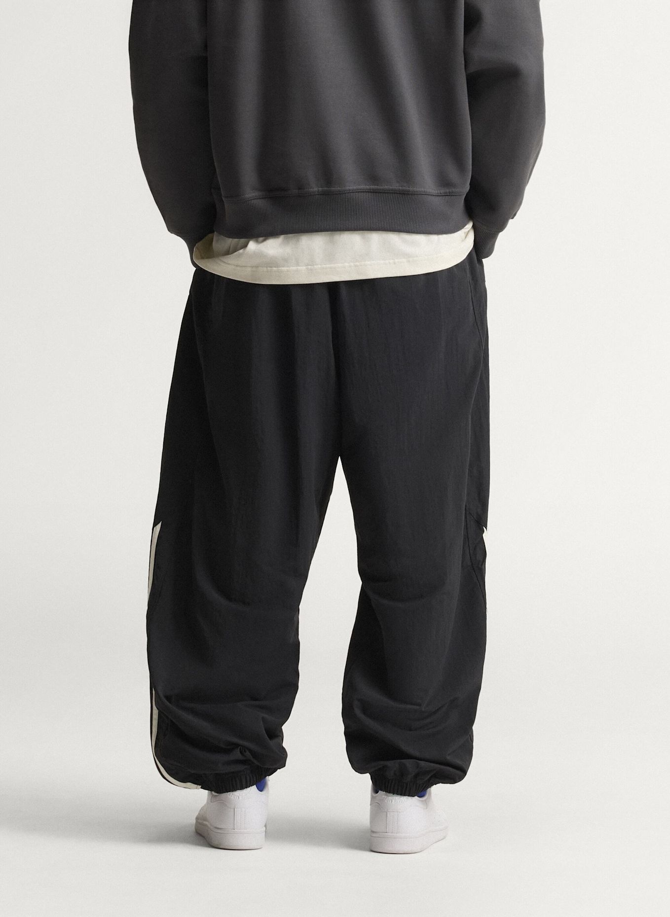 adidas Originals ADISIGNATURE VISTA WIND TRAININGSHOSE: SCHWARZ