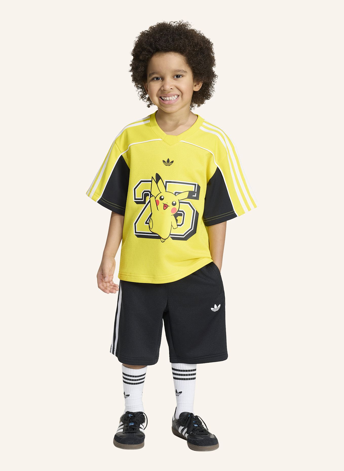 adidas Originals ADIDAS POKEMON SHORTS-SET, JERSEY, LOCKERER SCHNITT: SCHWARZ