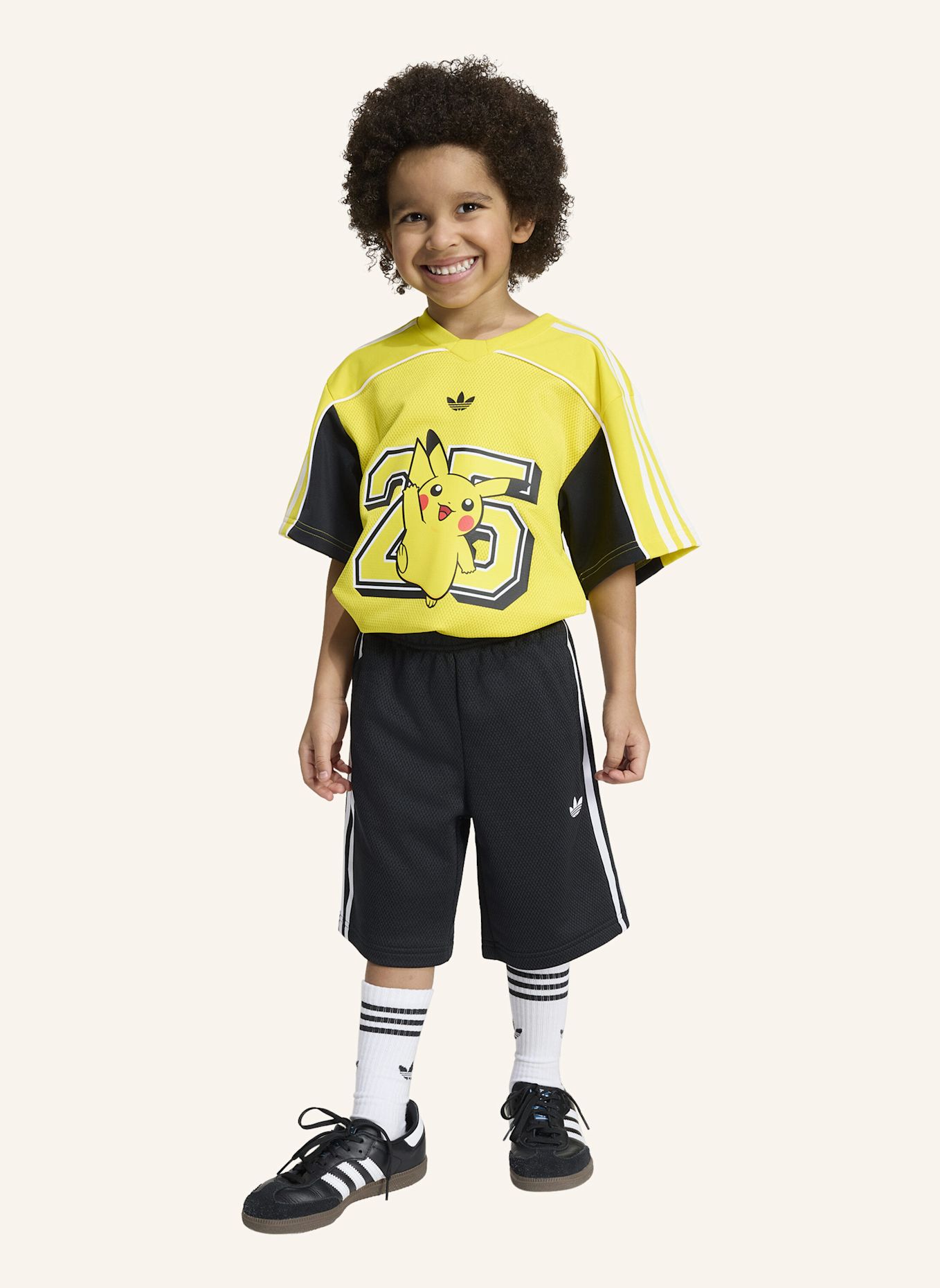 adidas Originals ADIDAS POKEMON SHORTS-SET, JERSEY, LOCKERER SCHNITT: SCHWARZ