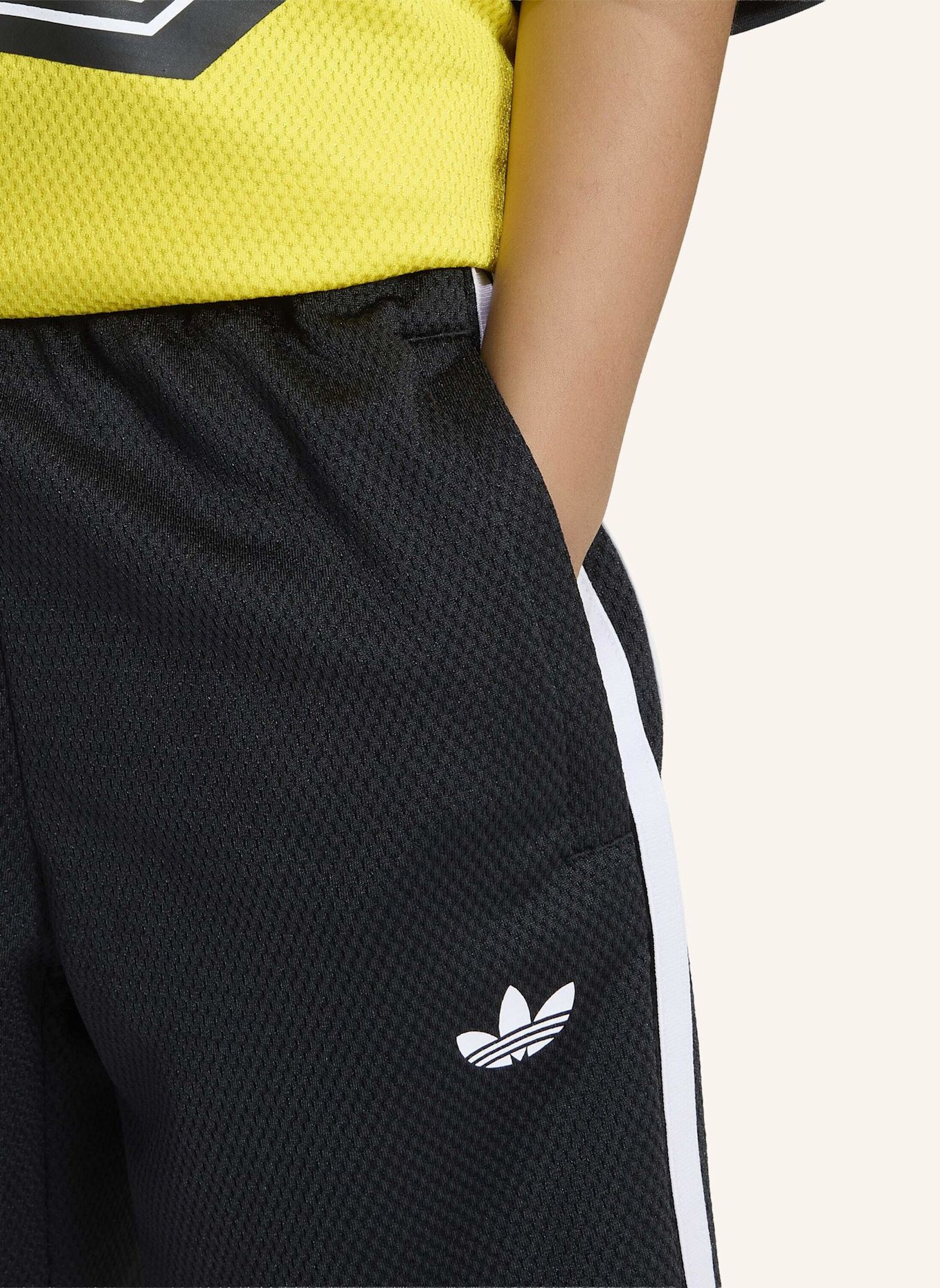 adidas Originals ADIDAS POKEMON SHORTS-SET, JERSEY, LOCKERER SCHNITT: SCHWARZ