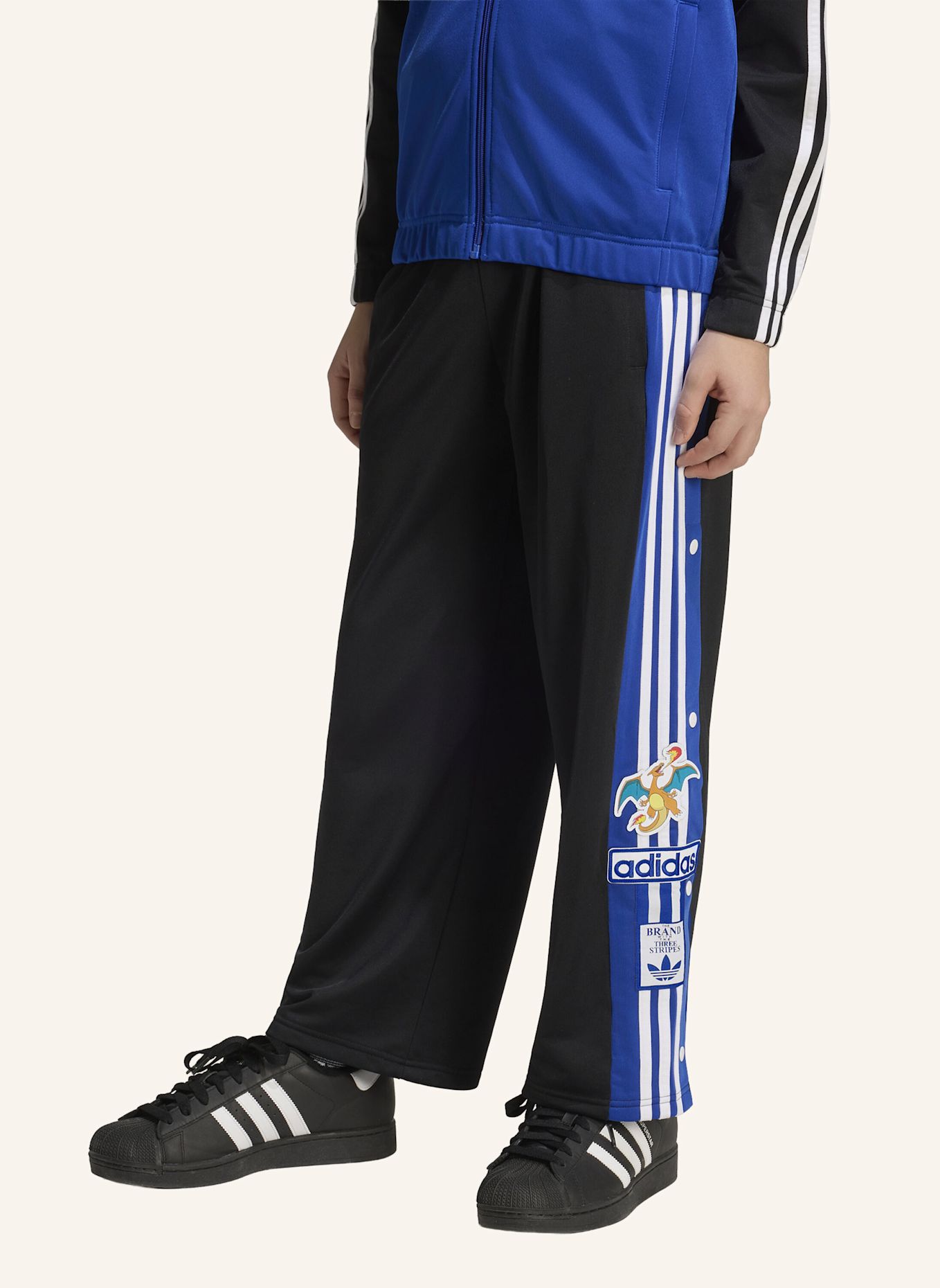 adidas Originals ADIDAS POKEMON ADIBREAK HOSE, LOCKER GESCHNITTEN: SCHWARZ