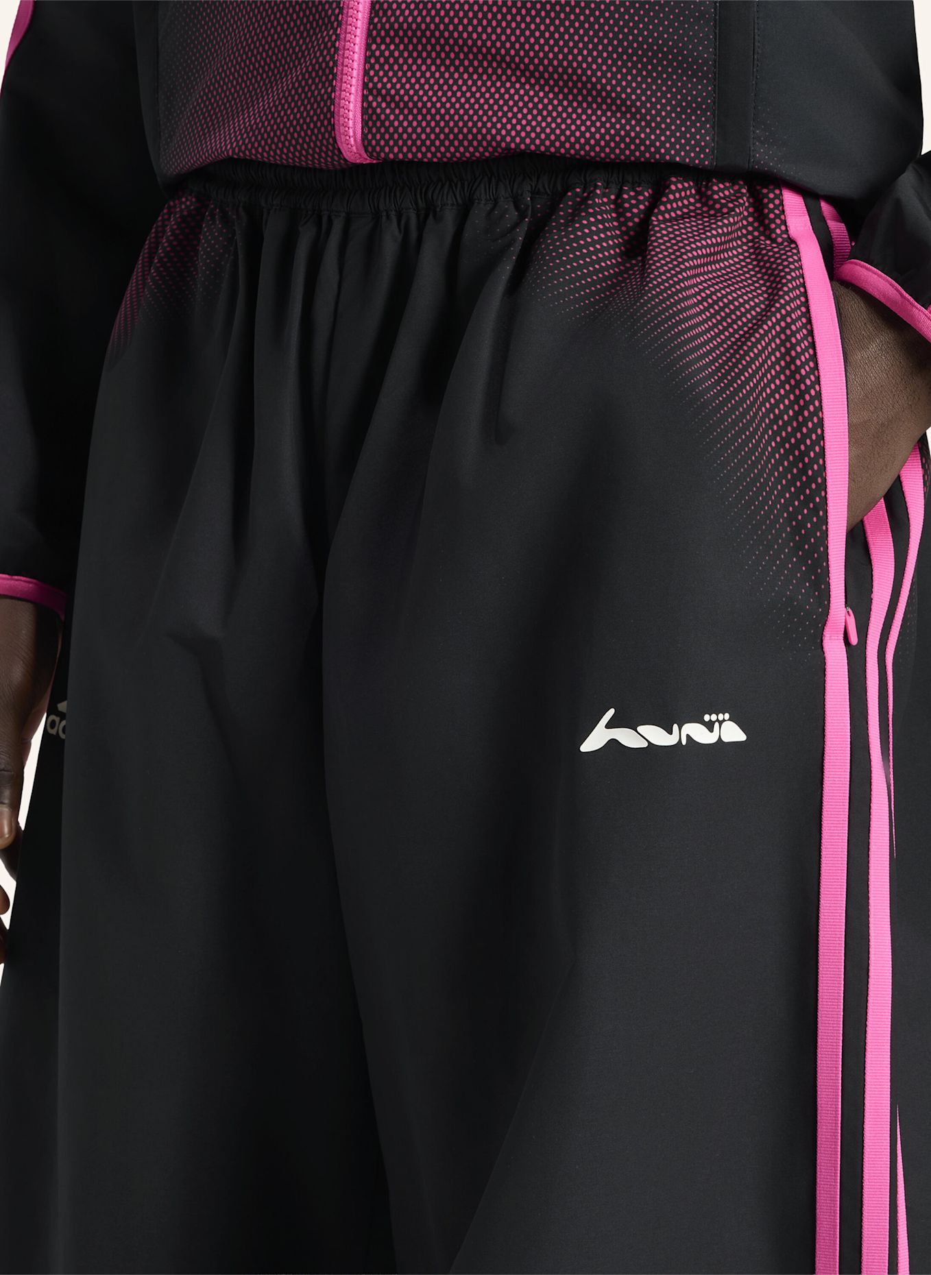 adidas Originals HUNI TRAININGSHOSE: SCHWARZ
