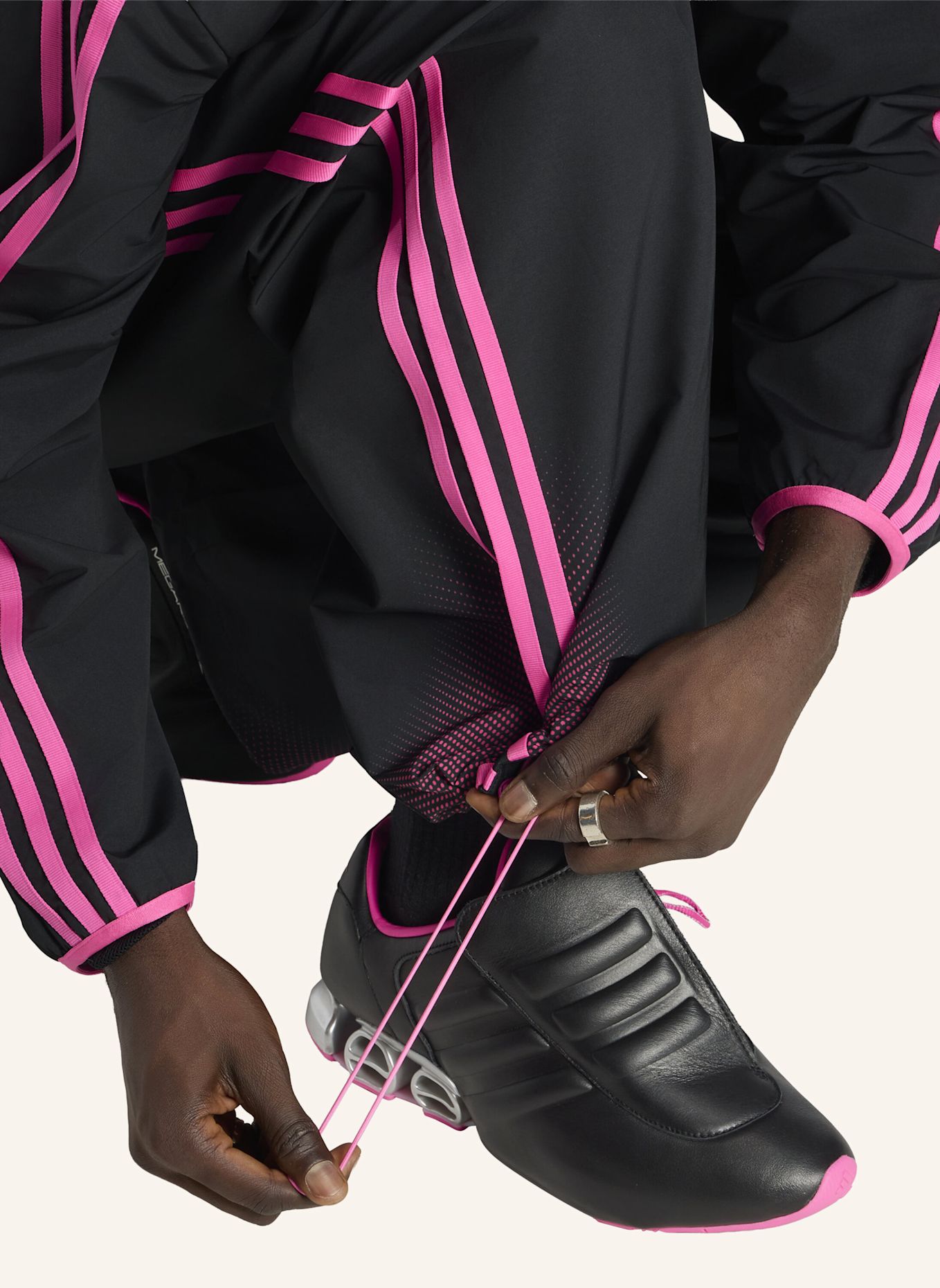 adidas Originals HUNI TRAININGSHOSE: SCHWARZ