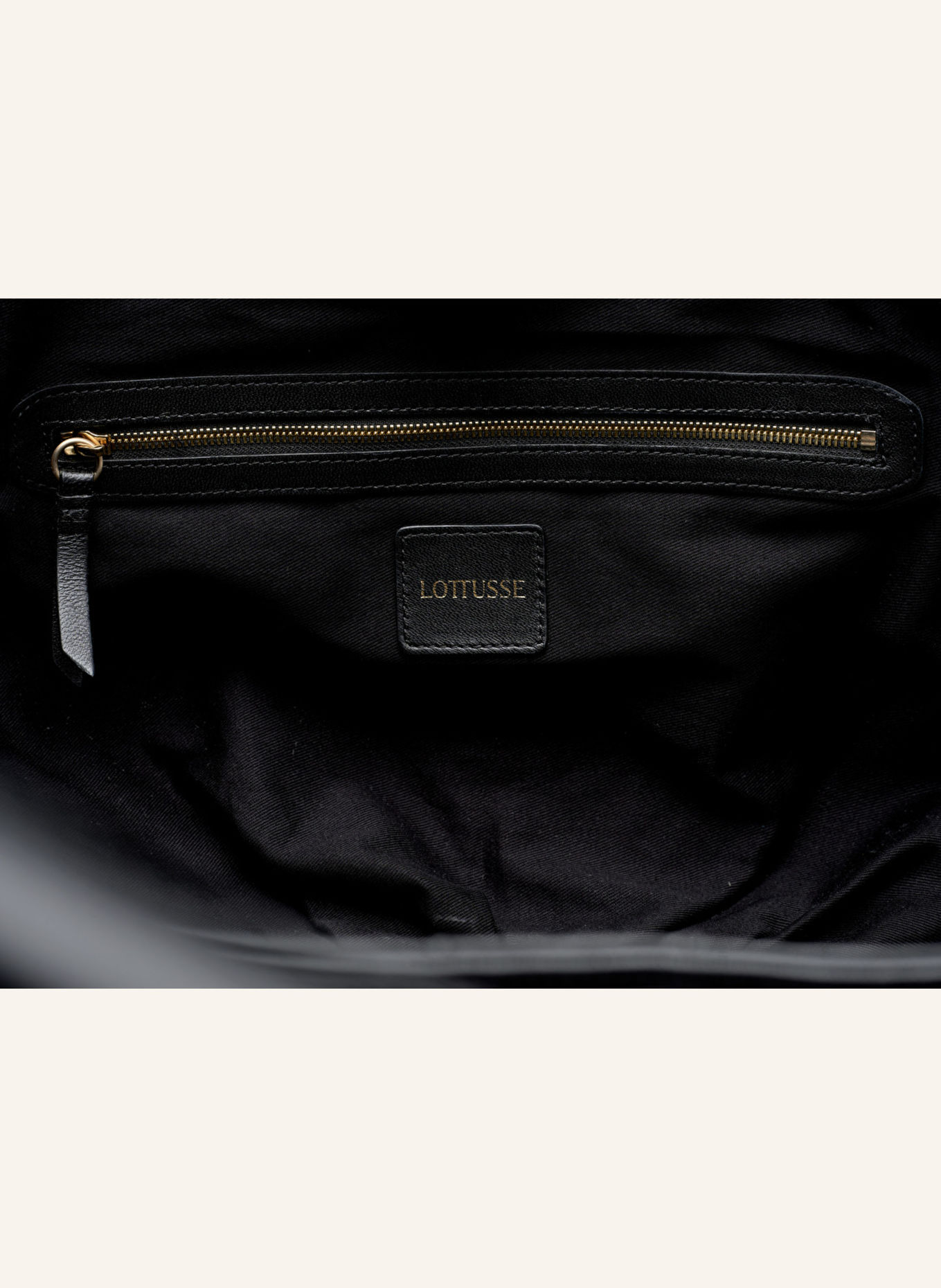 LOTTUSSE Schultertasche JOY: SCHWARZ