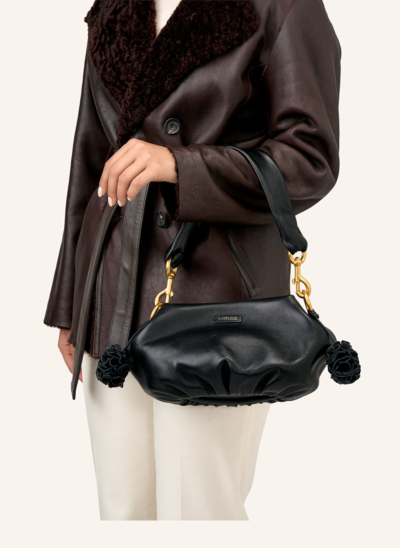 LOTTUSSE Schultertasche JOY: SCHWARZ
