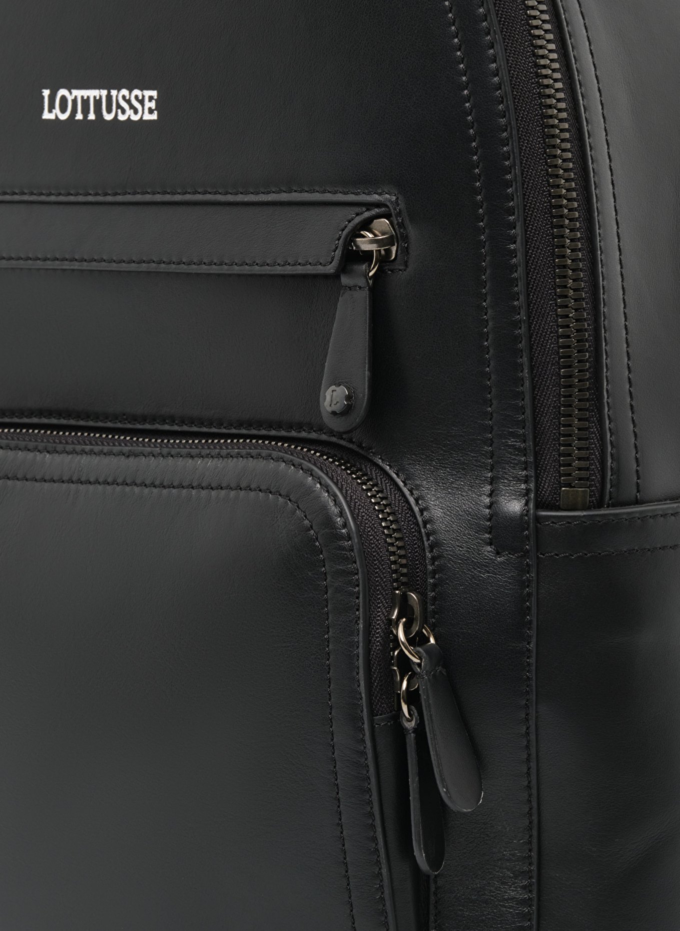 LOTTUSSE Rucksack BORNE: SCHWARZ