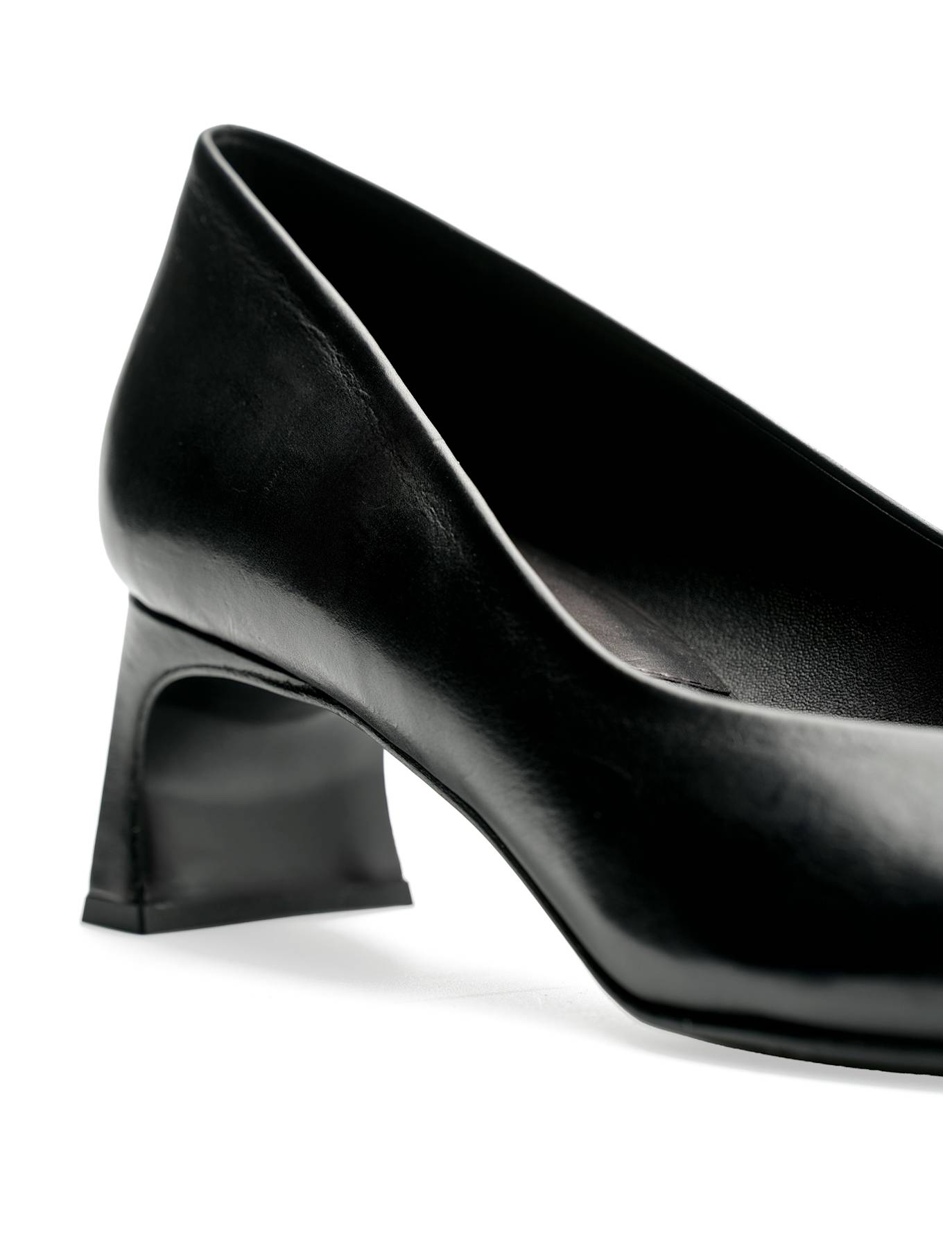 LOTTUSSE Pump CORT: SCHWARZ