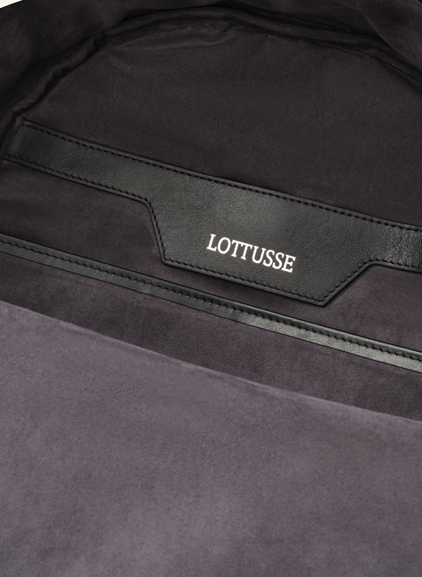 LOTTUSSE Rucksack BORNE: SCHWARZ