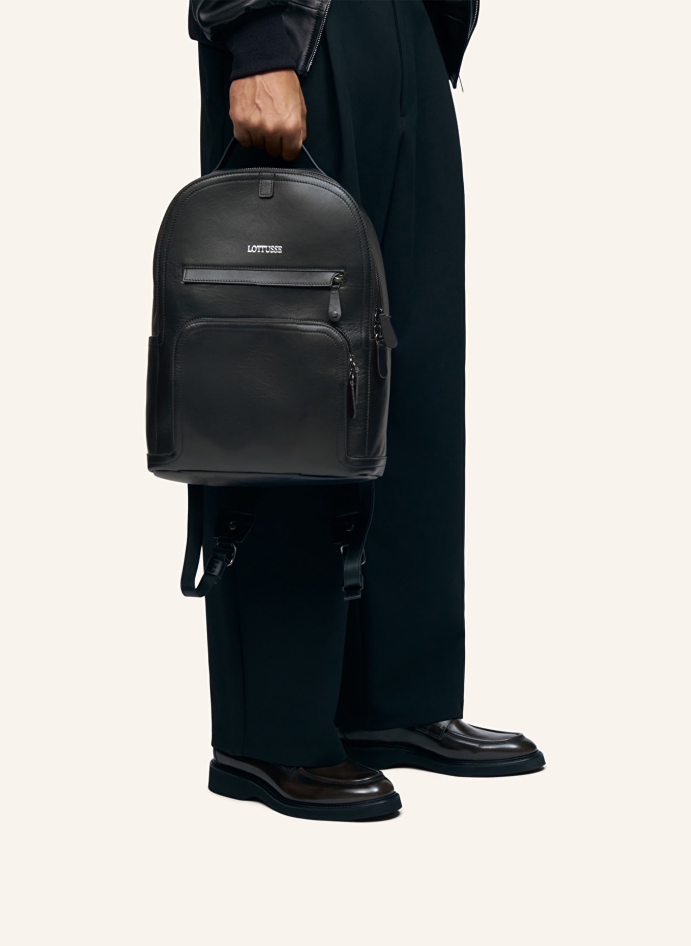 LOTTUSSE Rucksack BORNE: SCHWARZ