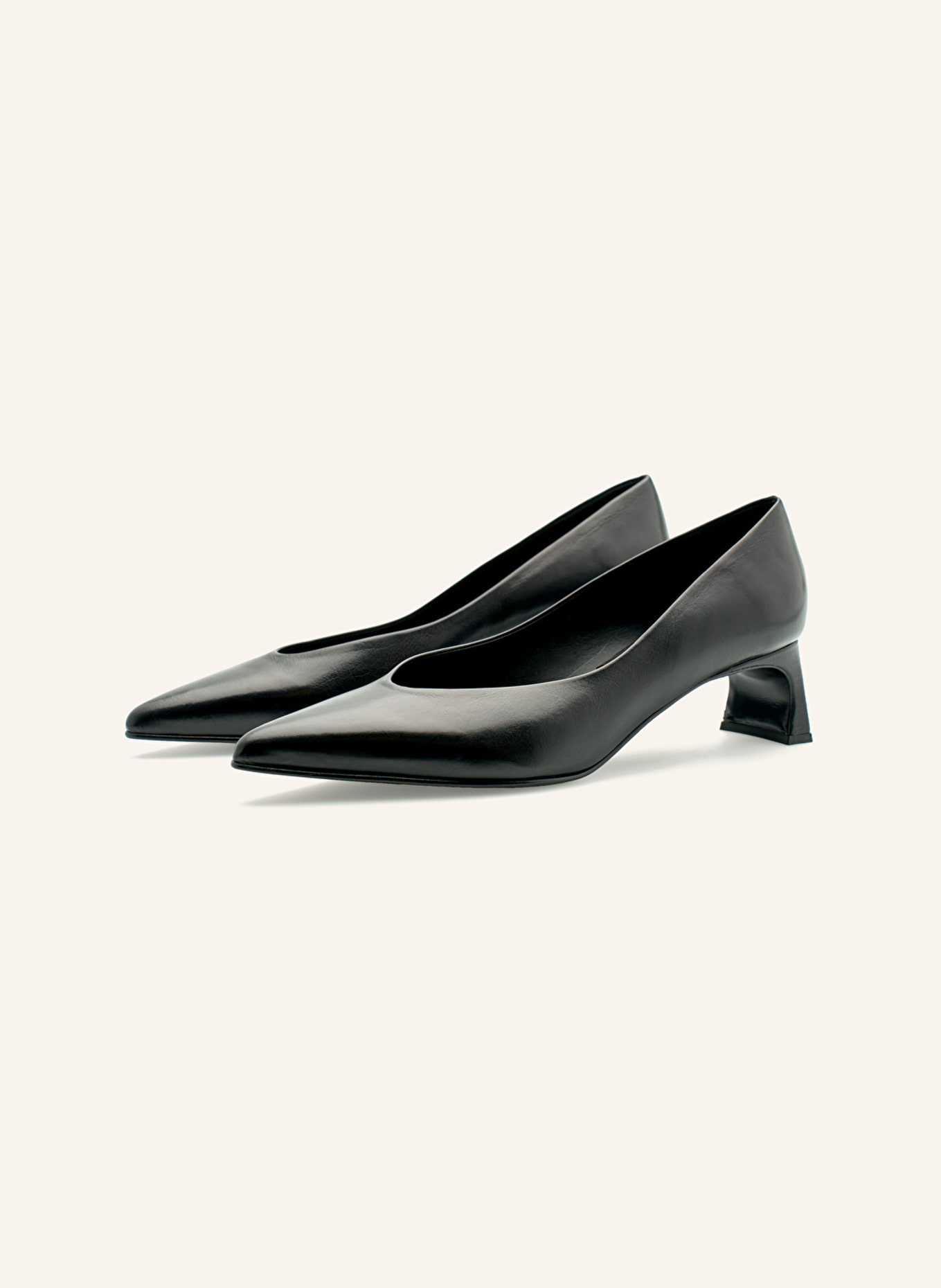 LOTTUSSE Pump CORT: SCHWARZ
