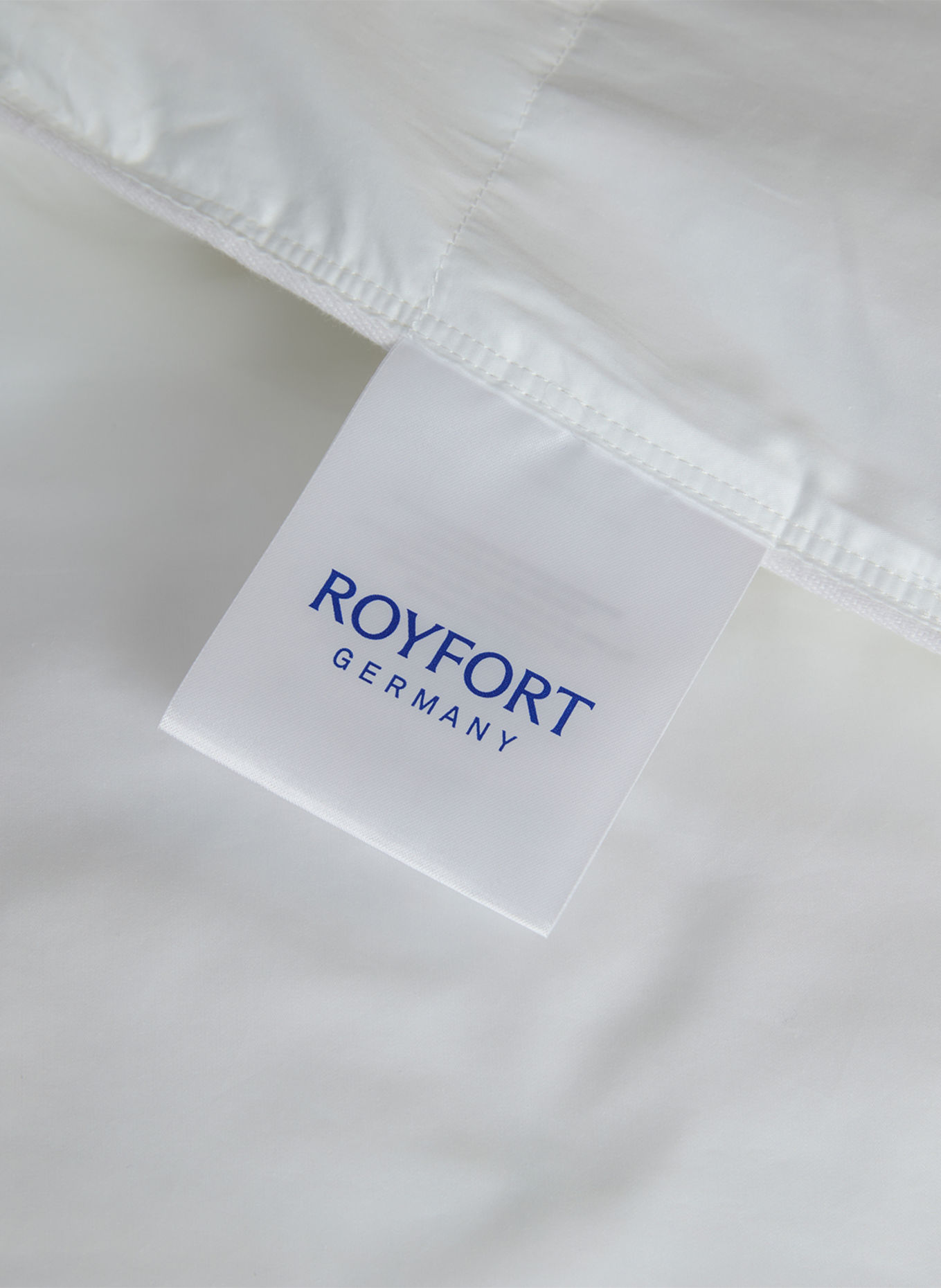 ROYFORT Bettdecke DAUNE: WEISS