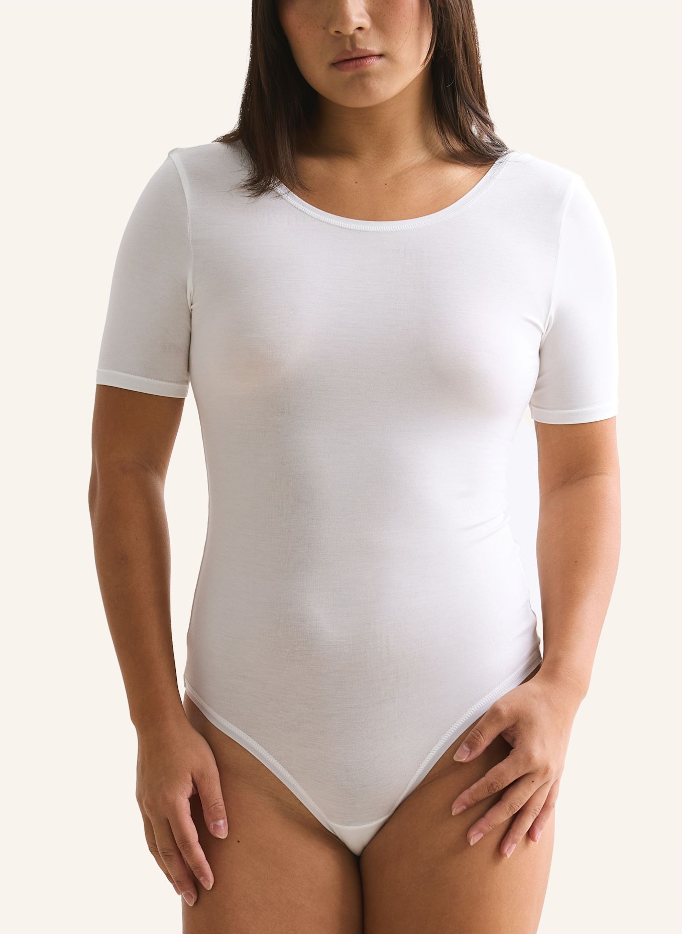 erlich textil Light Touch Body mit Rückenausschnitt aus weichem Lyocell: BEIGE / WEISS