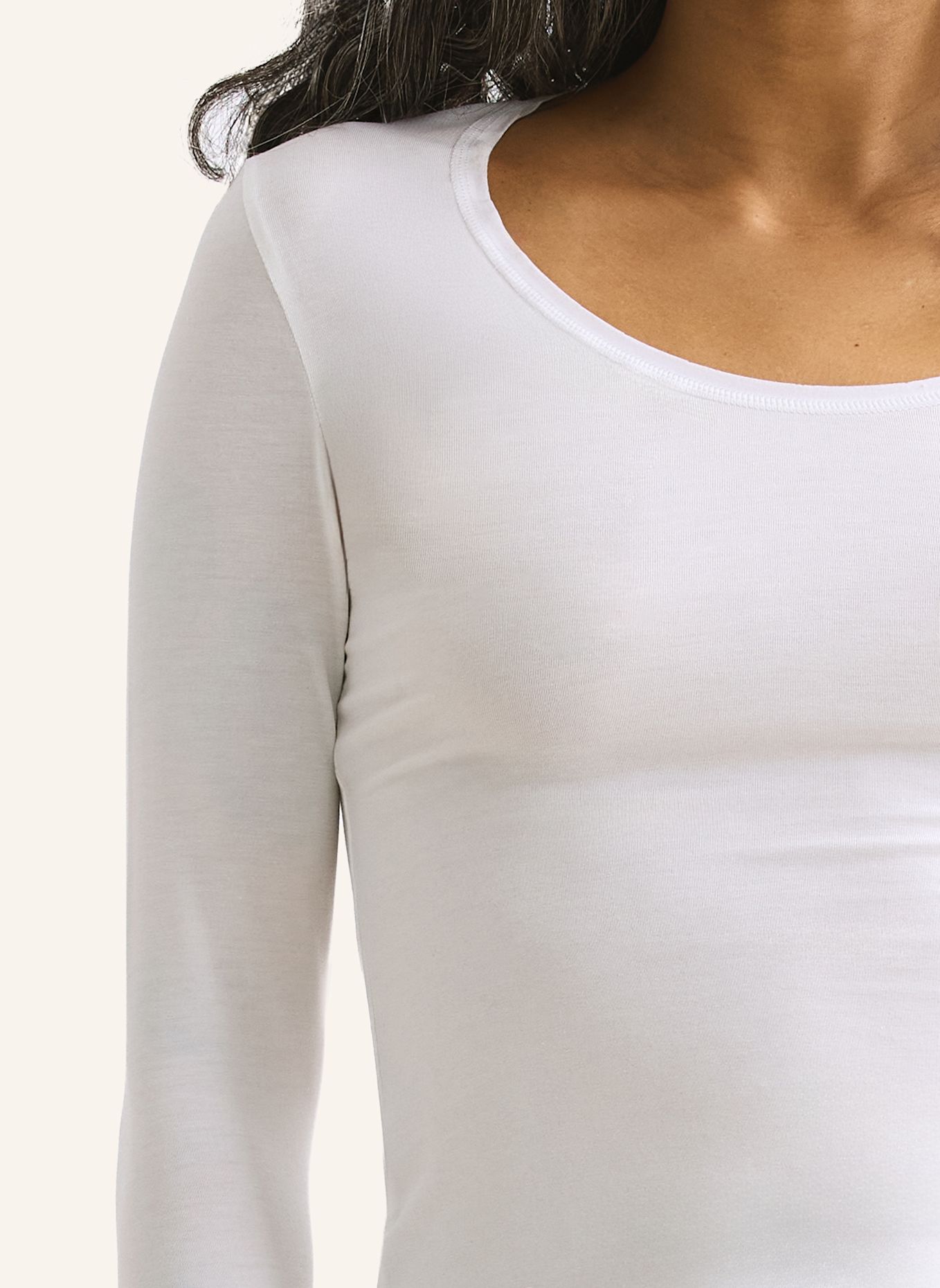 erlich textil Light Touch tiefausgeschnittenes Langarmshirt mit Lyocell - seidig weich: BEIGE / WEISS