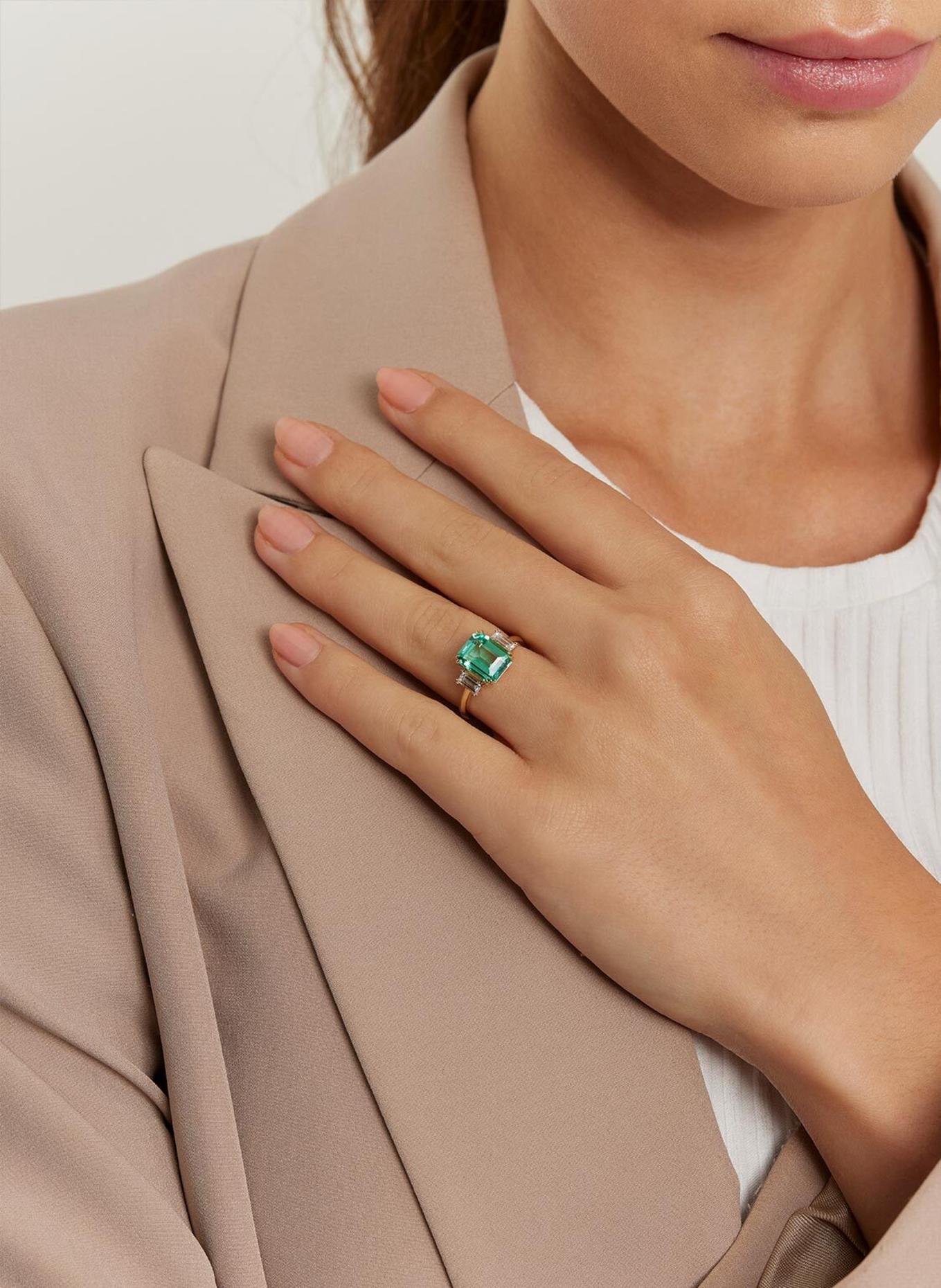 VEYNOU Ring EDEN aus 14 Karat Gelbgold mit Smaragd und Diamanten: GOLD